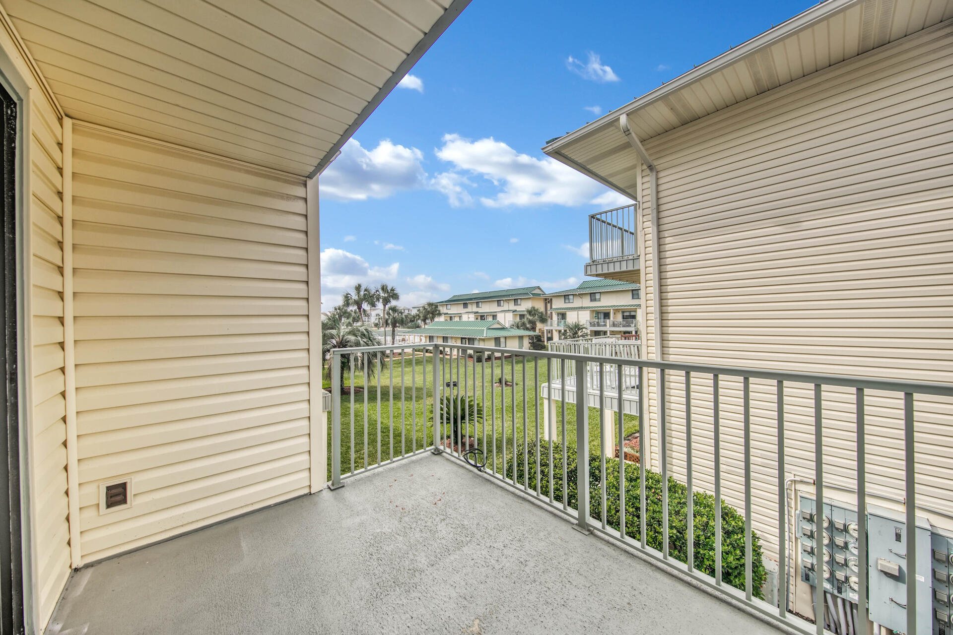 SANDPRINTS CONDO - Residential