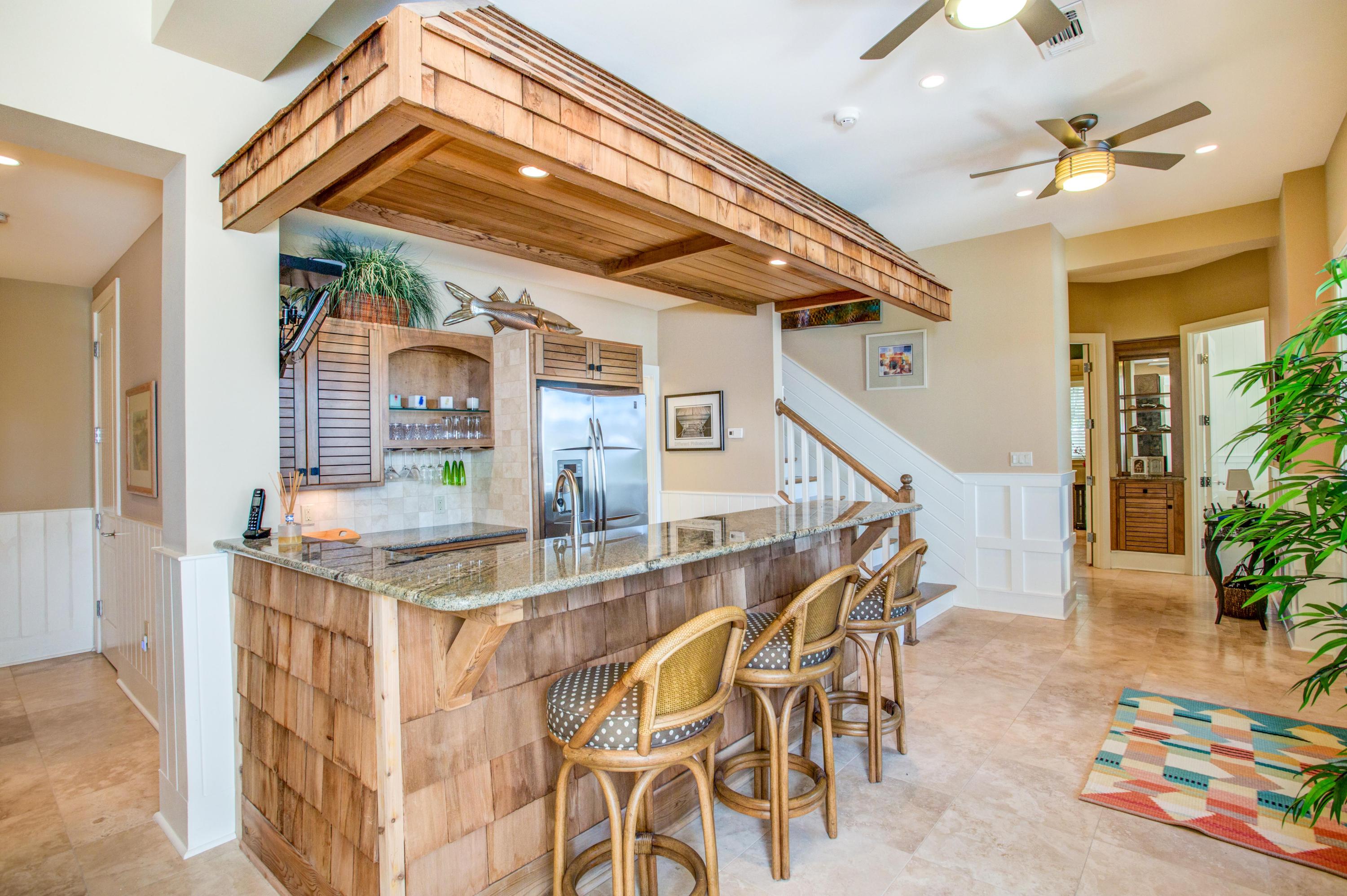 CRESCENT CAYE - Residential