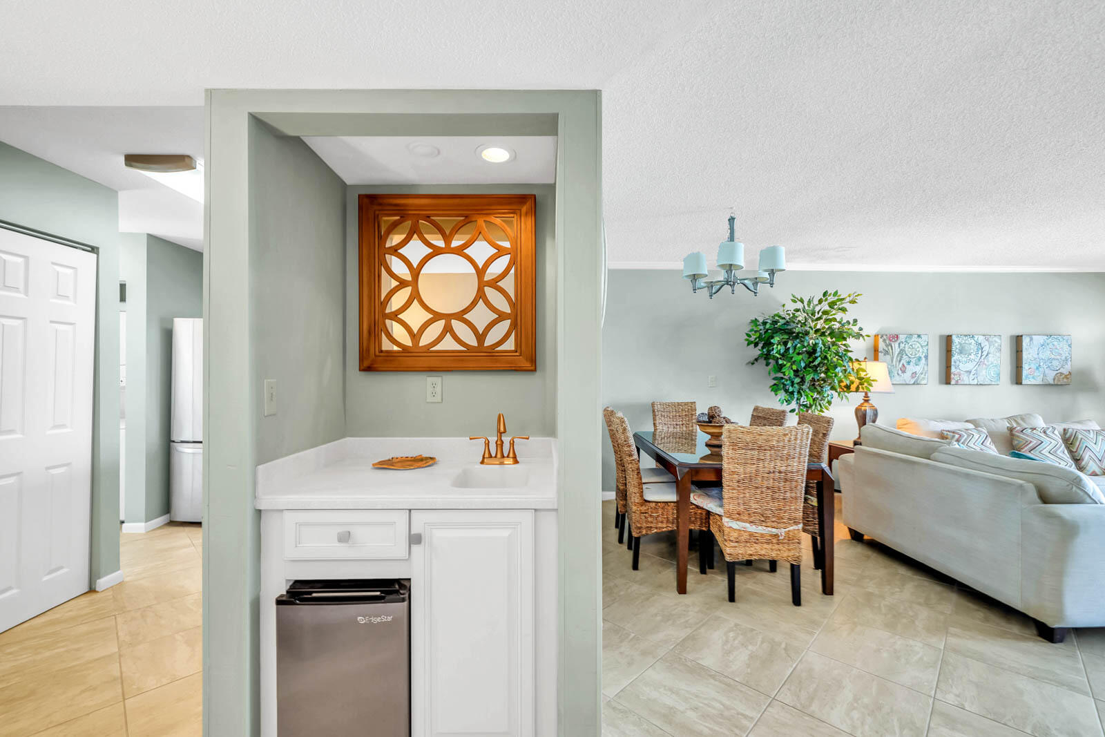 EMERALD TOWERS CONDO - Residential