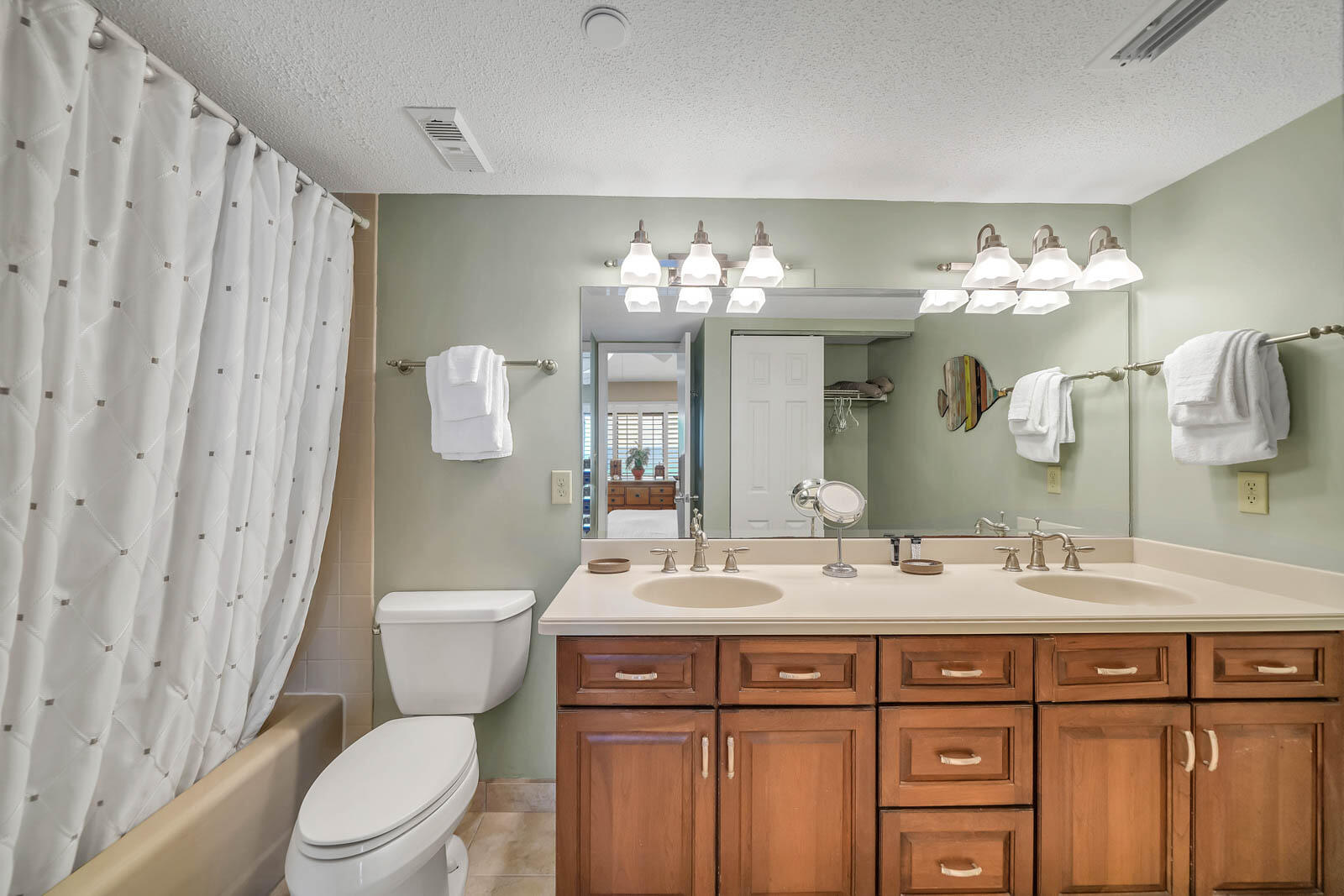 EMERALD TOWERS CONDO - Residential