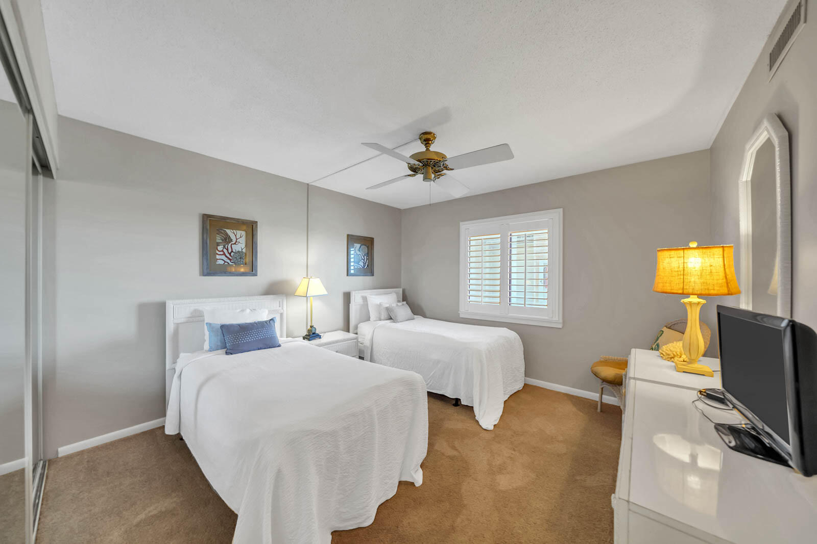 EMERALD TOWERS CONDO - Residential