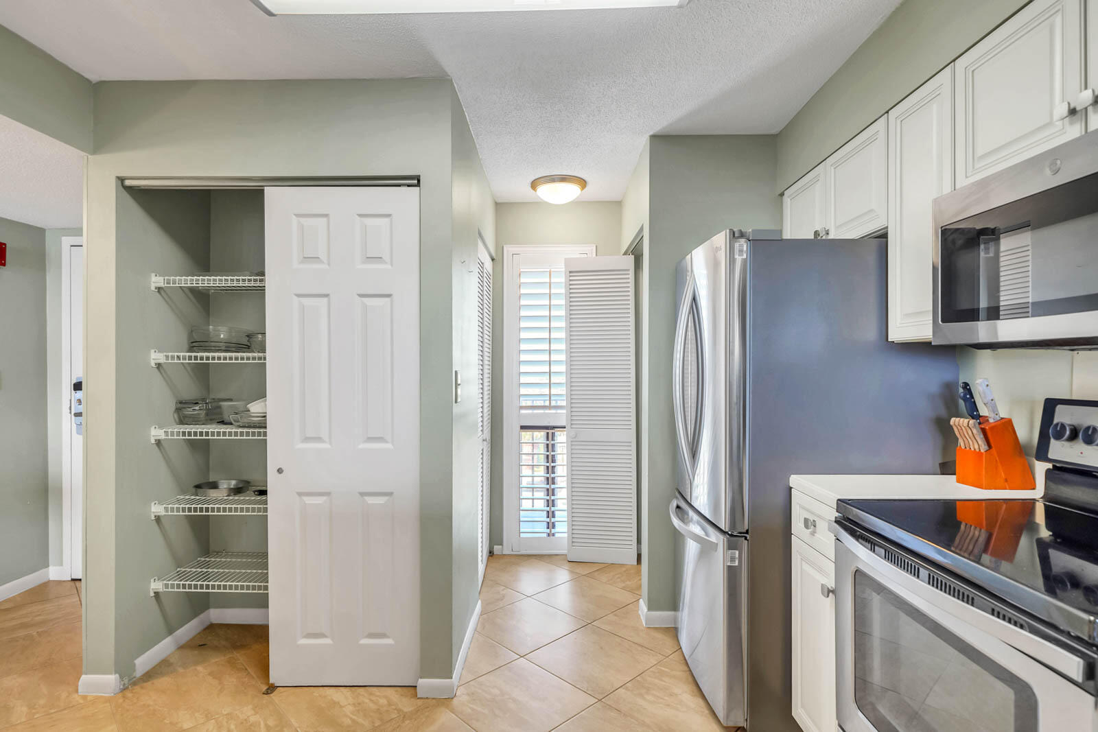 EMERALD TOWERS CONDO - Residential