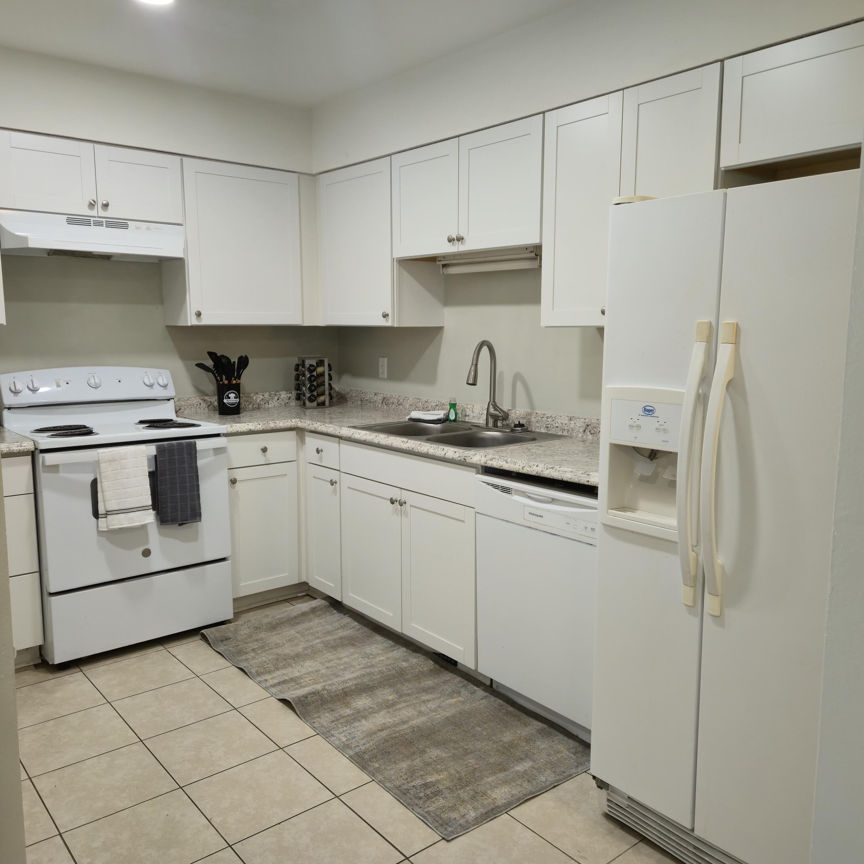 MANOR MANOR 2ND ADD - Residential Lease