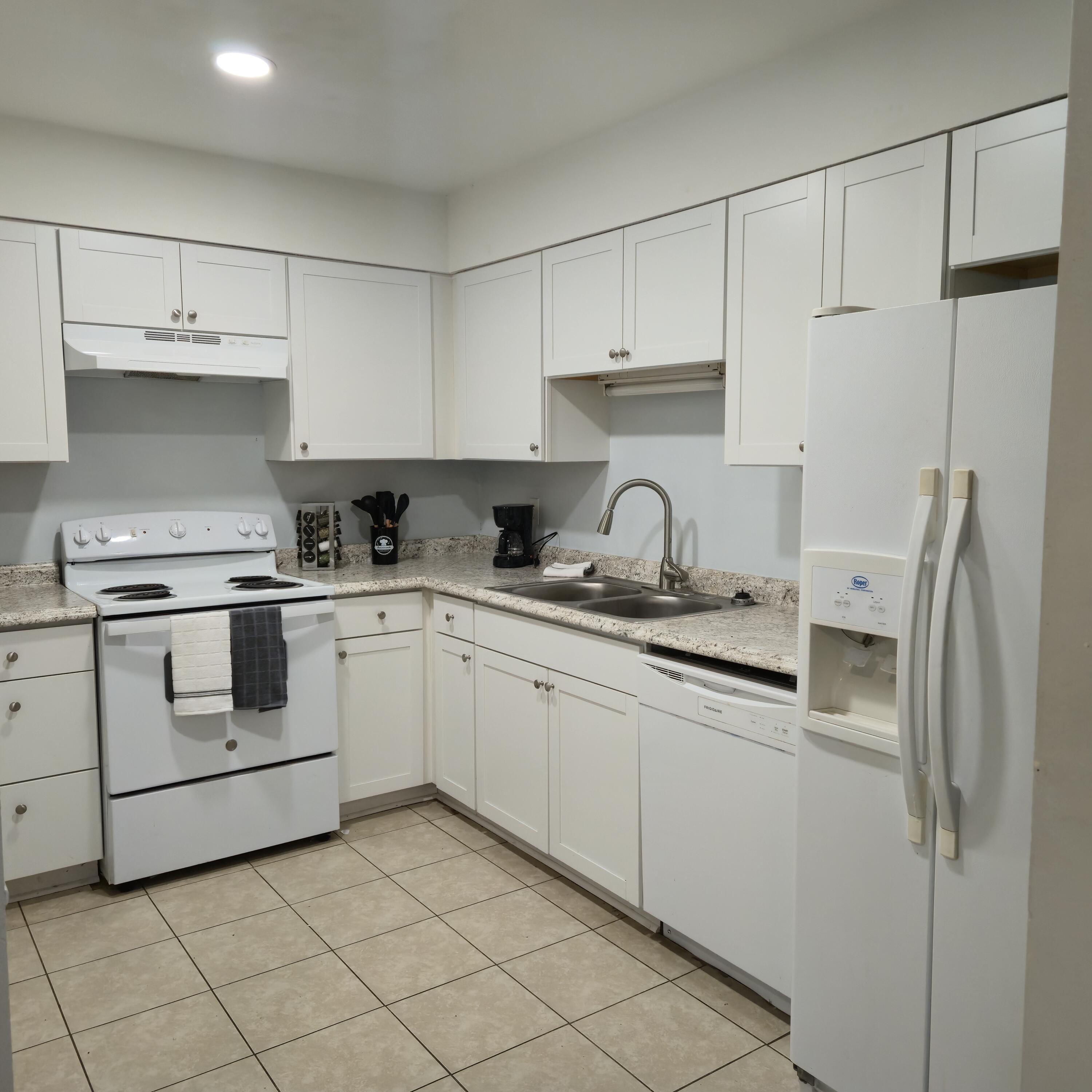 MANOR MANOR 2ND ADD - Residential Lease