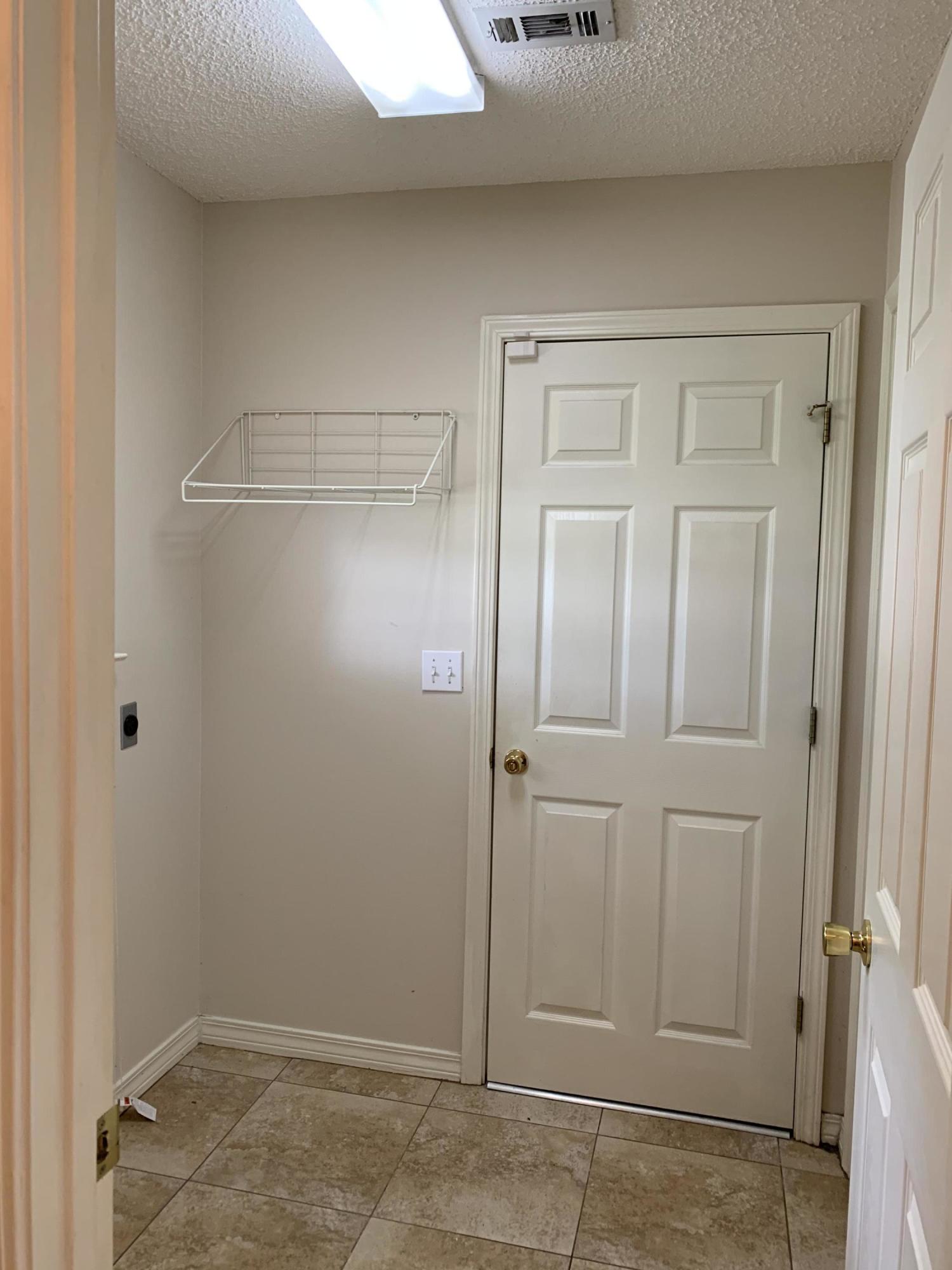 DIAMOND VIEW T/H - Residential Lease