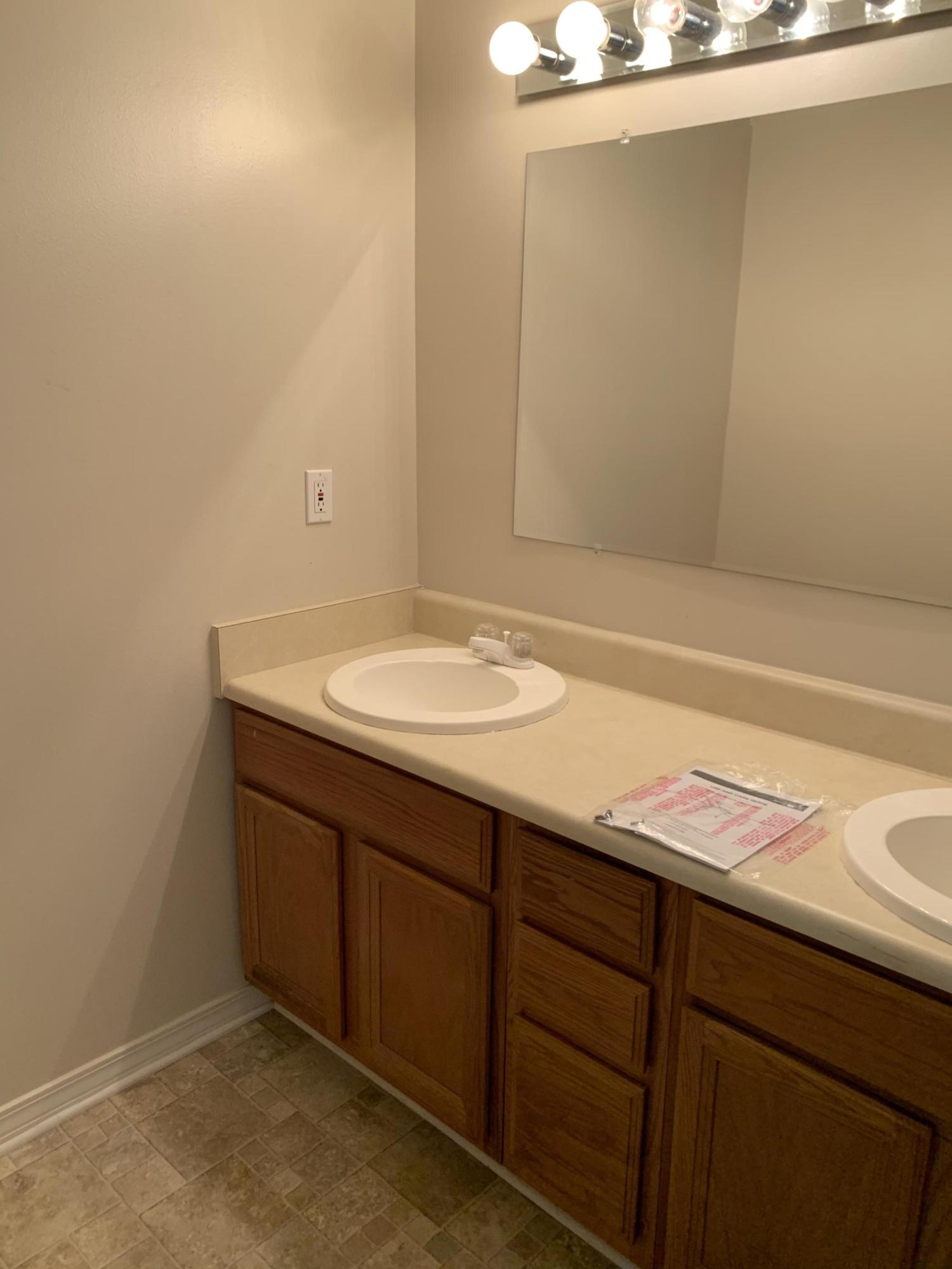 DIAMOND VIEW T/H - Residential Lease