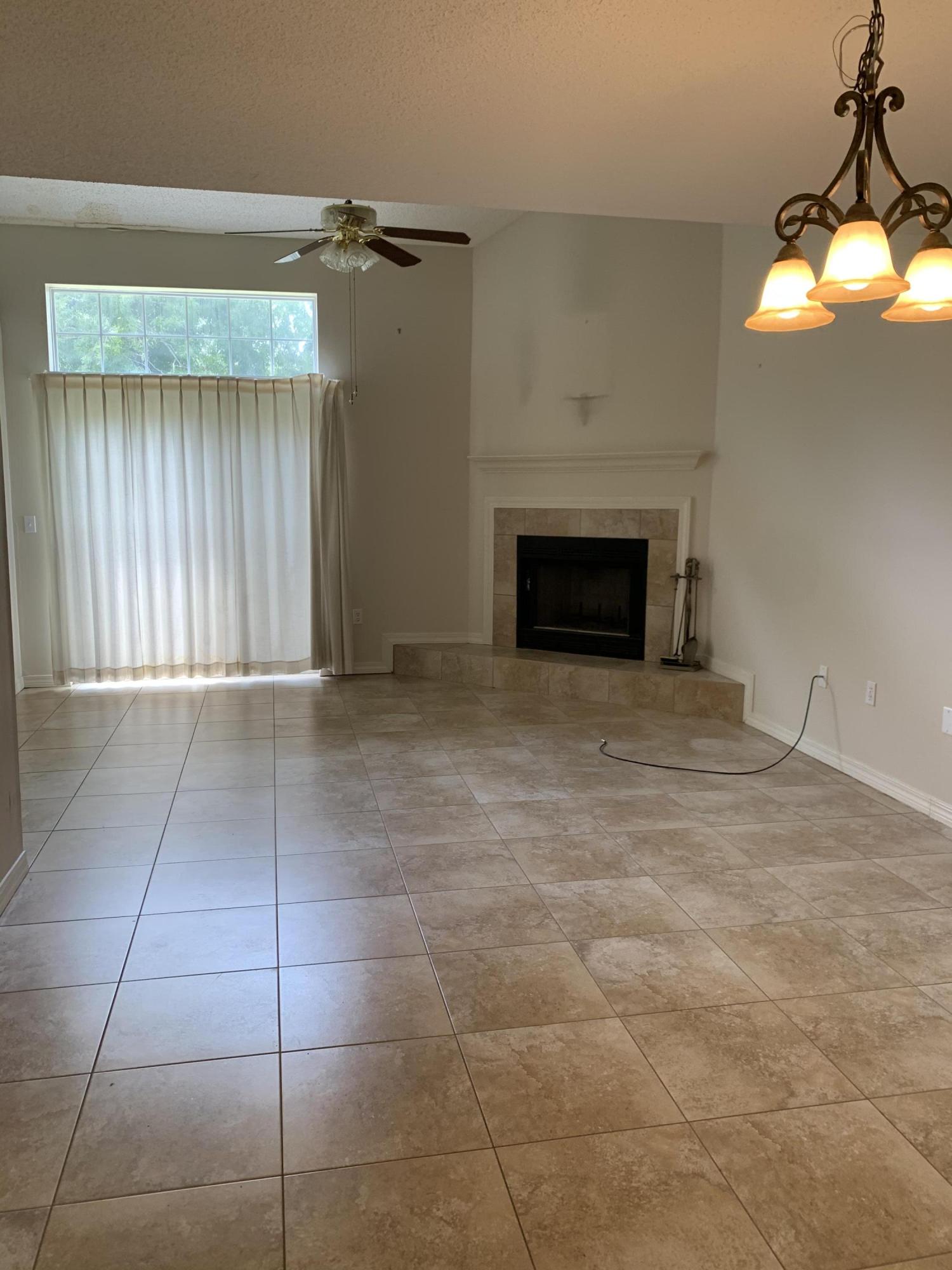 DIAMOND VIEW T/H - Residential Lease