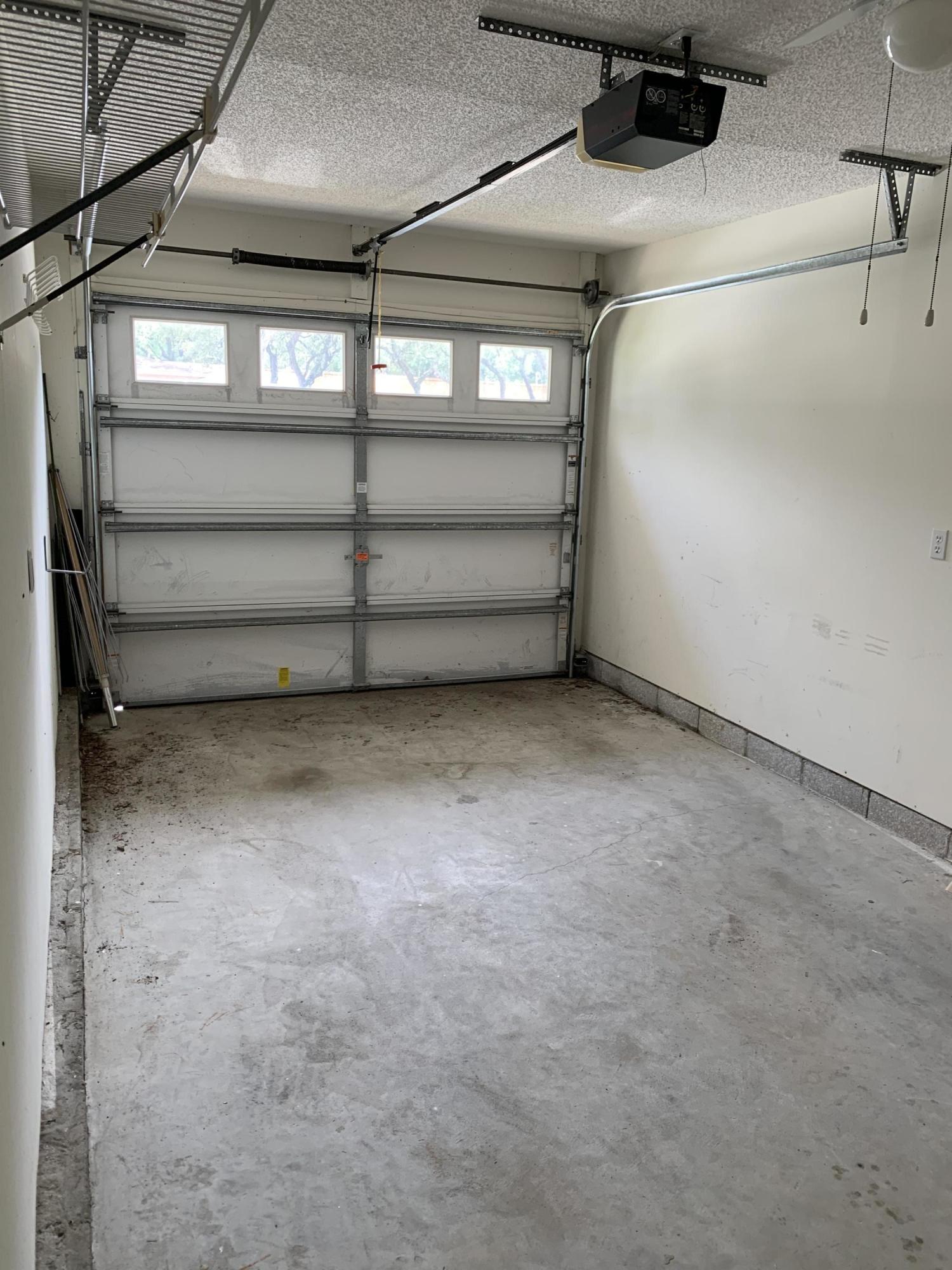 DIAMOND VIEW T/H - Residential Lease