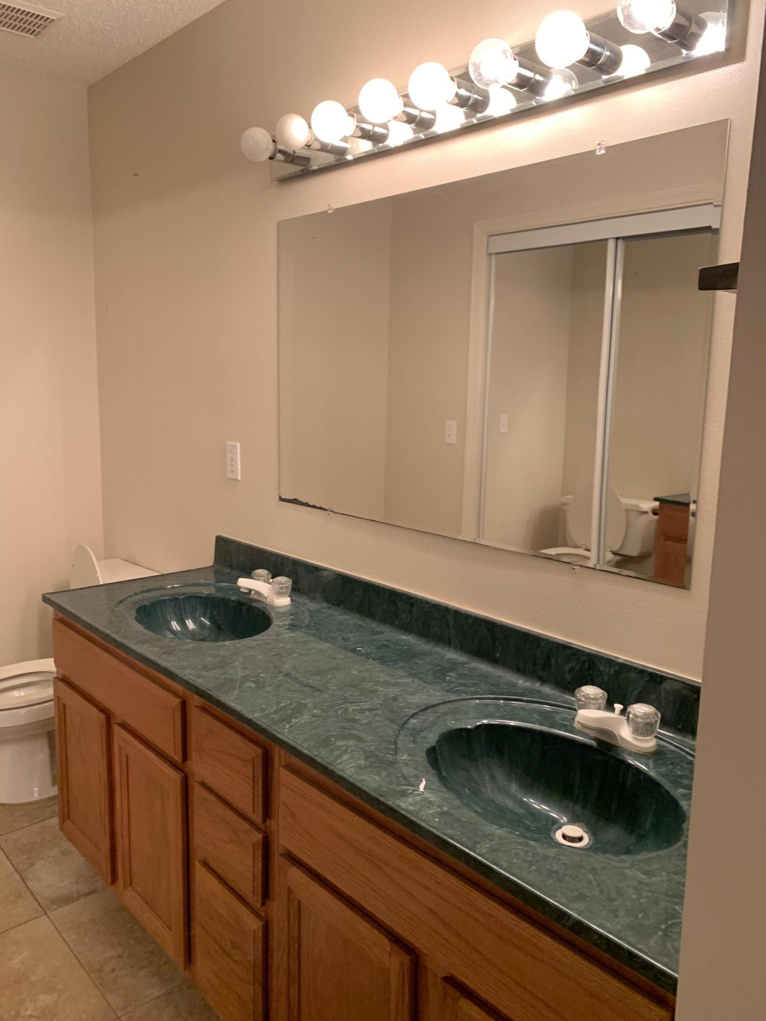 DIAMOND VIEW T/H - Residential Lease