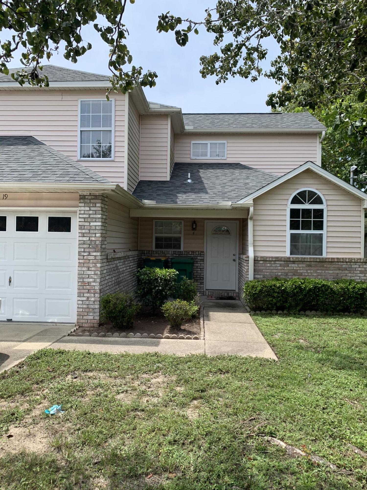 DIAMOND VIEW T/H - Residential Lease