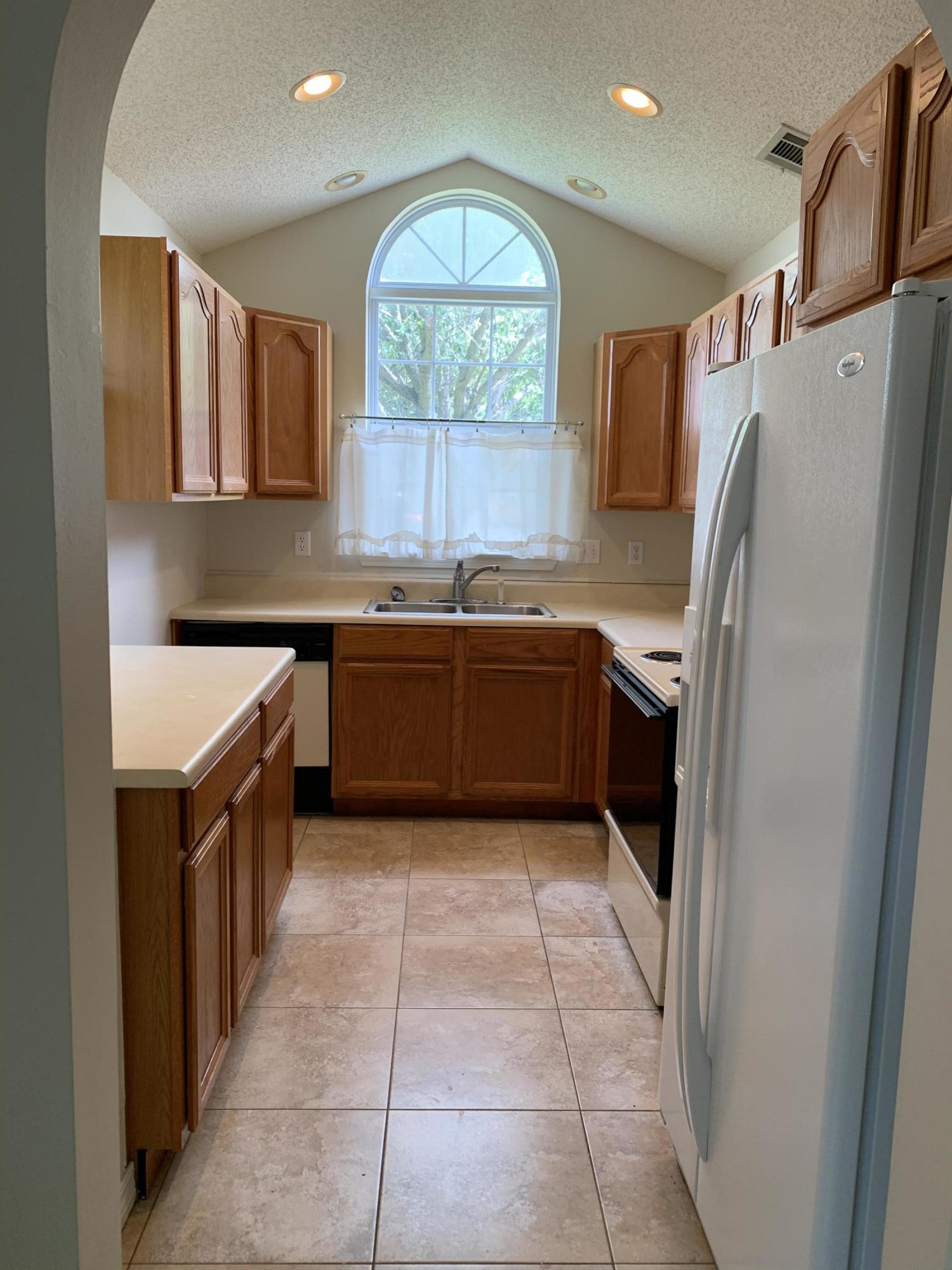 DIAMOND VIEW T/H - Residential Lease