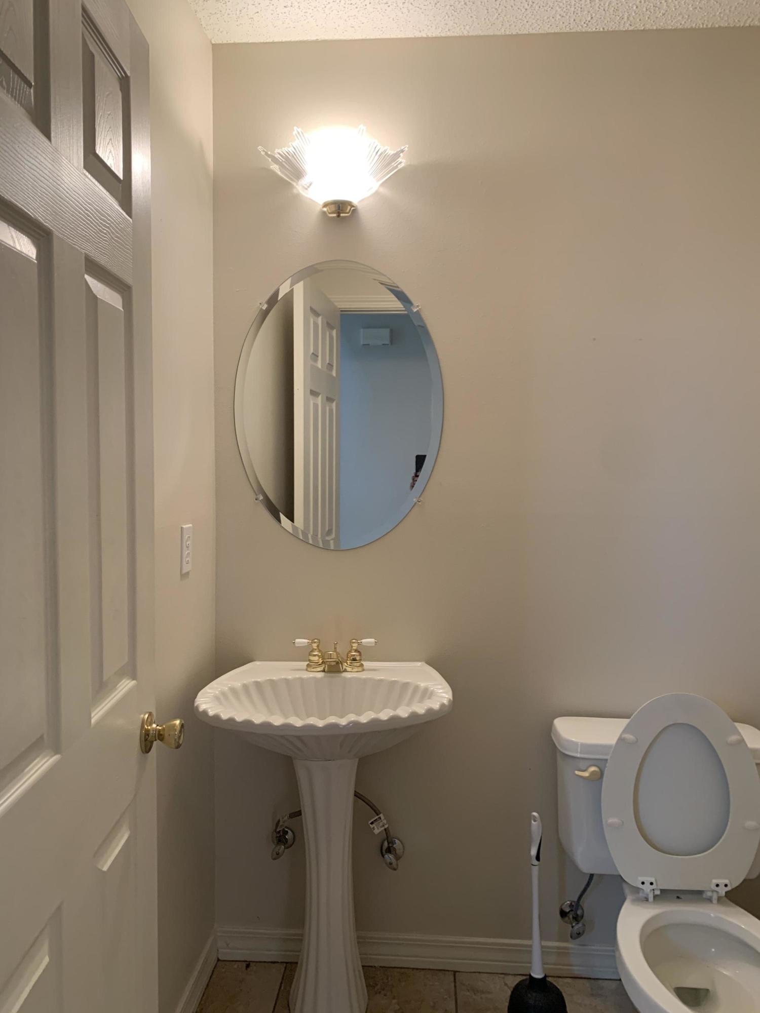 DIAMOND VIEW T/H - Residential Lease