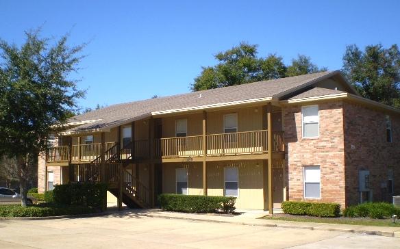 2 bedroom, 2 bath upstairs apartment located off Mary Esther Cutoff in Fort Walton Beach. Each bedroom has its own full bathroom. Bright and sunny over-sized laundry room. The sliding glass door leads to the deck out back. Sorry, pets are not negotiable at this complex.
