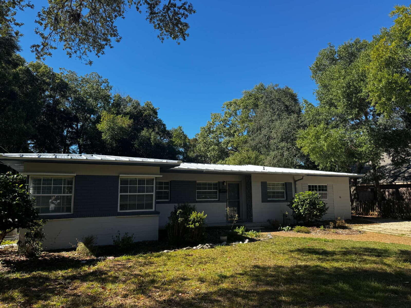 ELLIOTTS POINT 7TH ADDN - Residential Lease