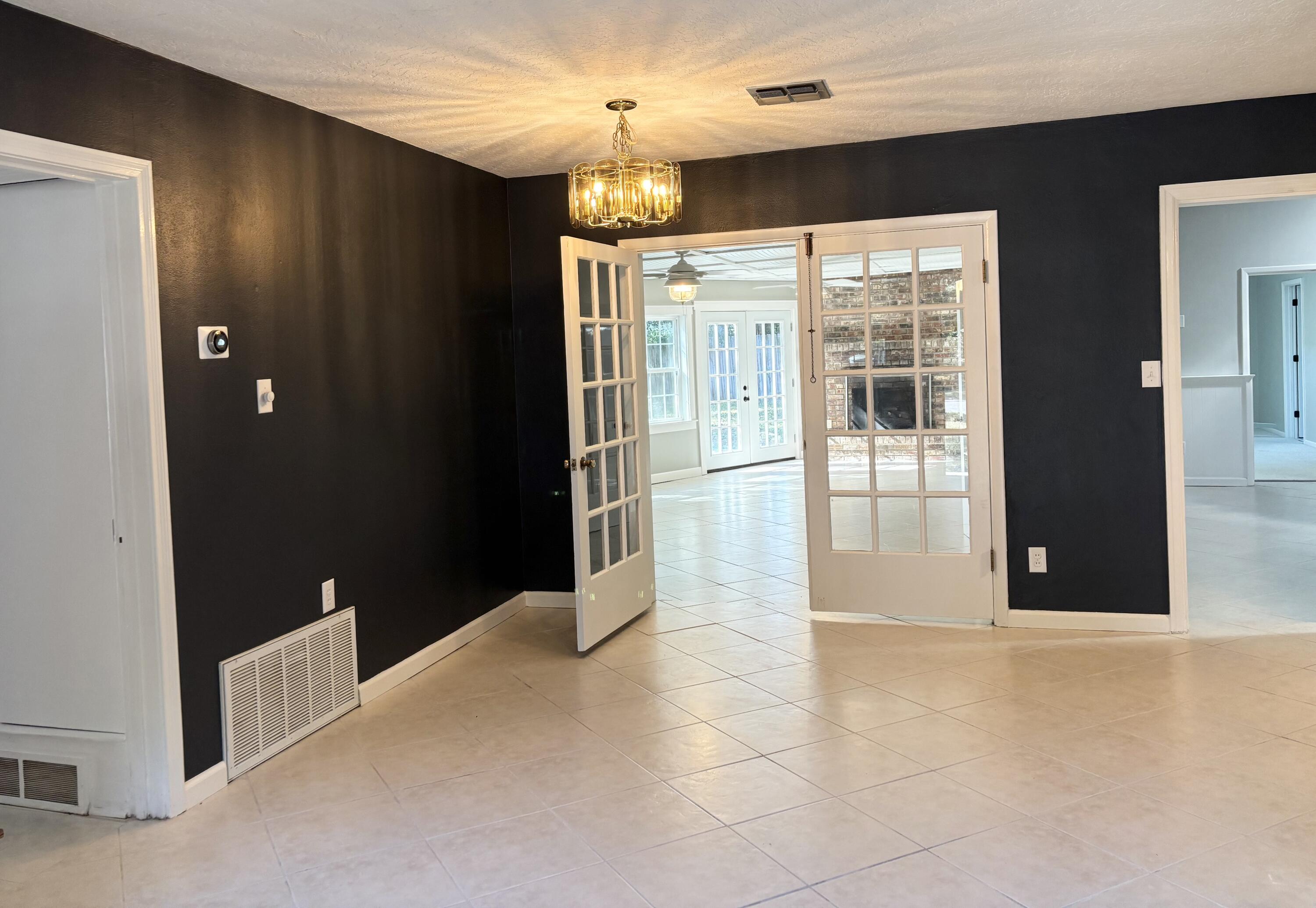 ELLIOTTS POINT 7TH ADDN - Residential Lease