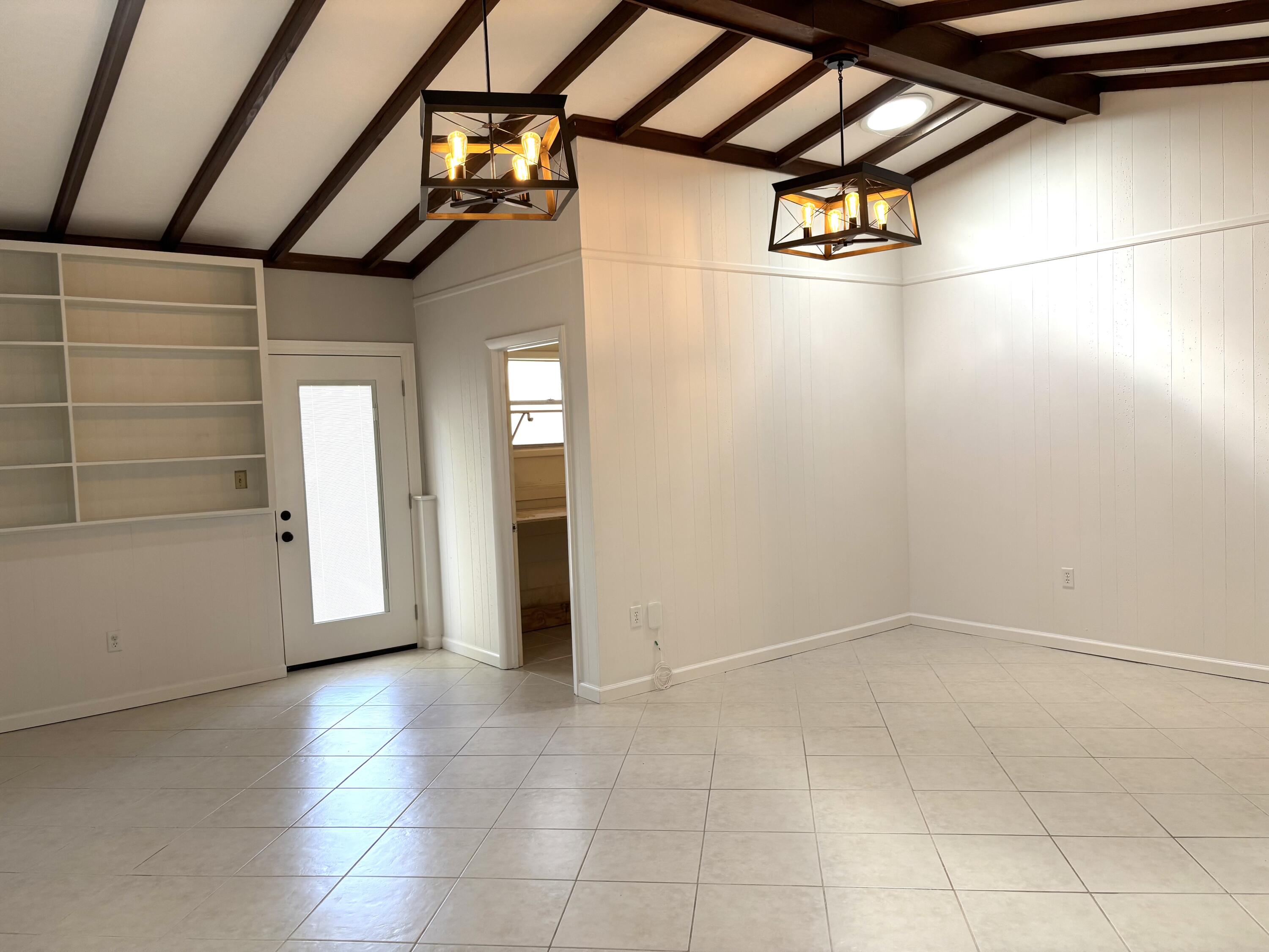 ELLIOTTS POINT 7TH ADDN - Residential Lease