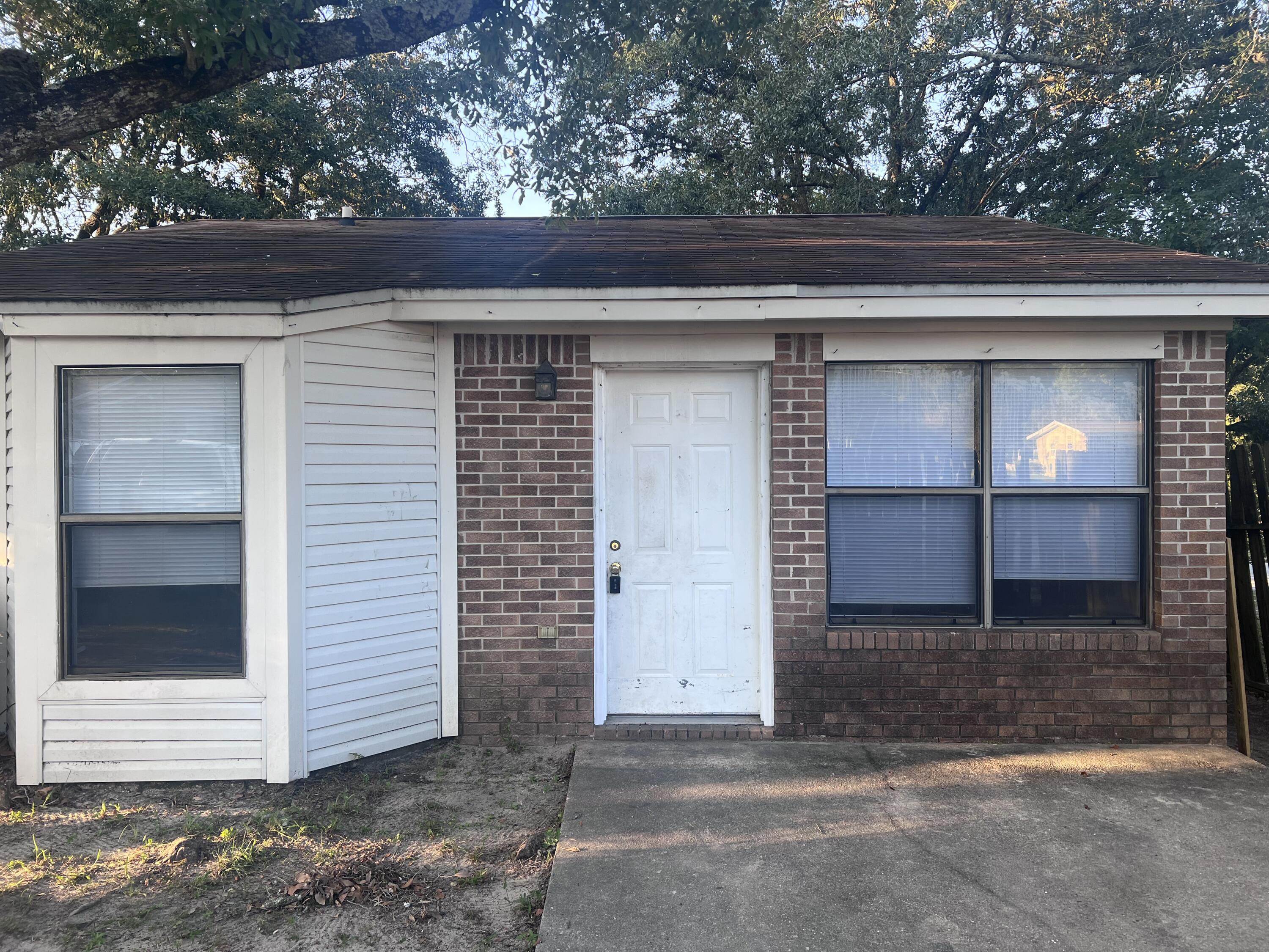 This is an end unit with storage room in the back. The unit has fresh paint and new flooring. No carpet. Washer and dryer hookup is in the kitchen area.No pets  or smokng.