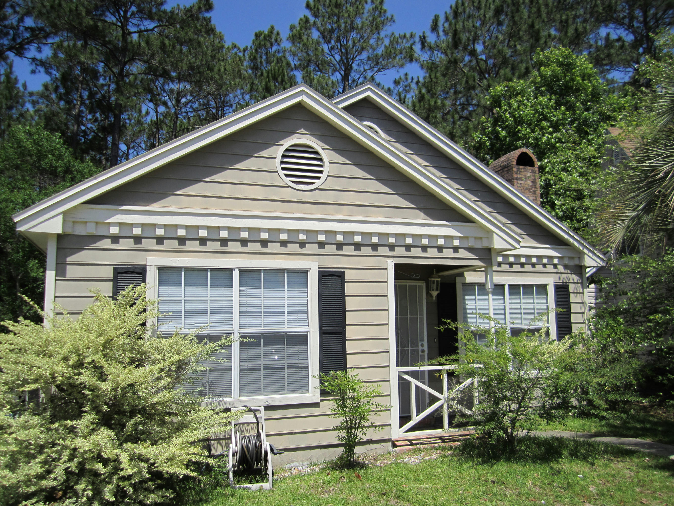 This charming 2BD/2BA Fort Walton Beach rental home is available February 12 for a 12 month lease. The home features a wood burning fireplace,updated fixtures and high ceilings that help to create a warm and inviting space. The backyard is a nice size for kids and pets to play without being a hassle to maintain. A washer and dryer are included but not warranted and can be removed if requested. Pet-friendly pending owner approval and deposits.
Located in the popular Willow Bend neighborhood, this home is central to both Eglin Air Force Base and Hurlburt Field.