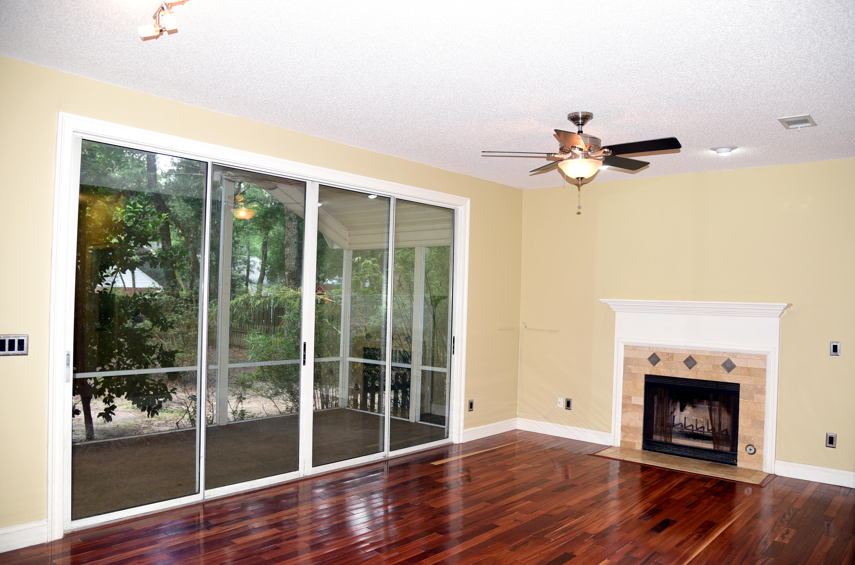 PARKWOOD ESTATES PH 1 BLUEWATER BAY - Residential