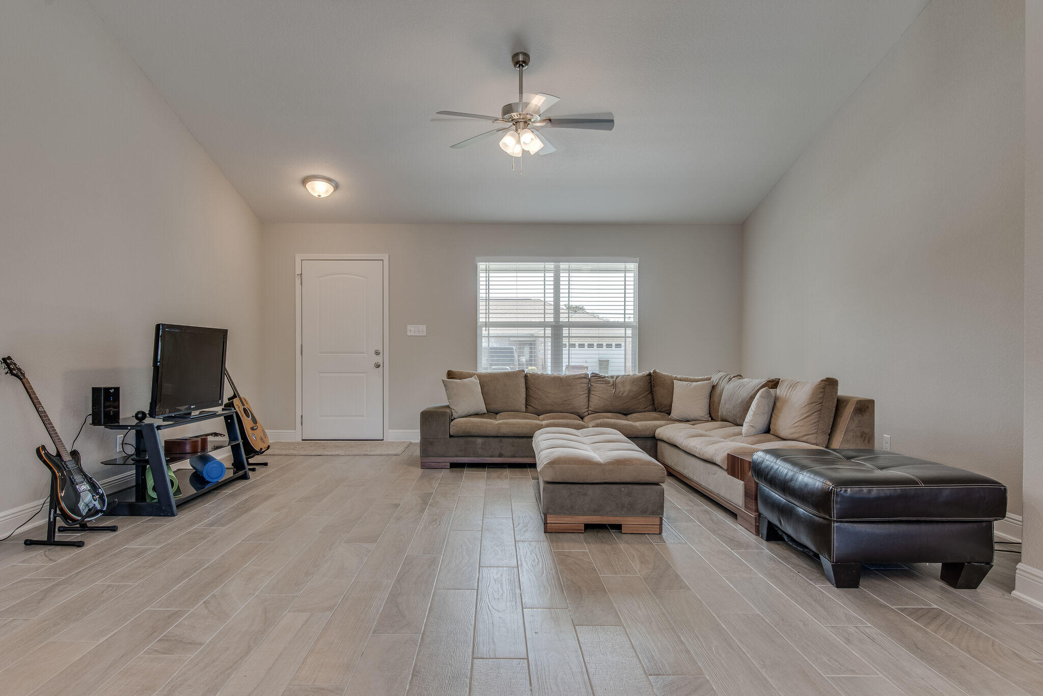 BELLA VISTA - Residential Lease
