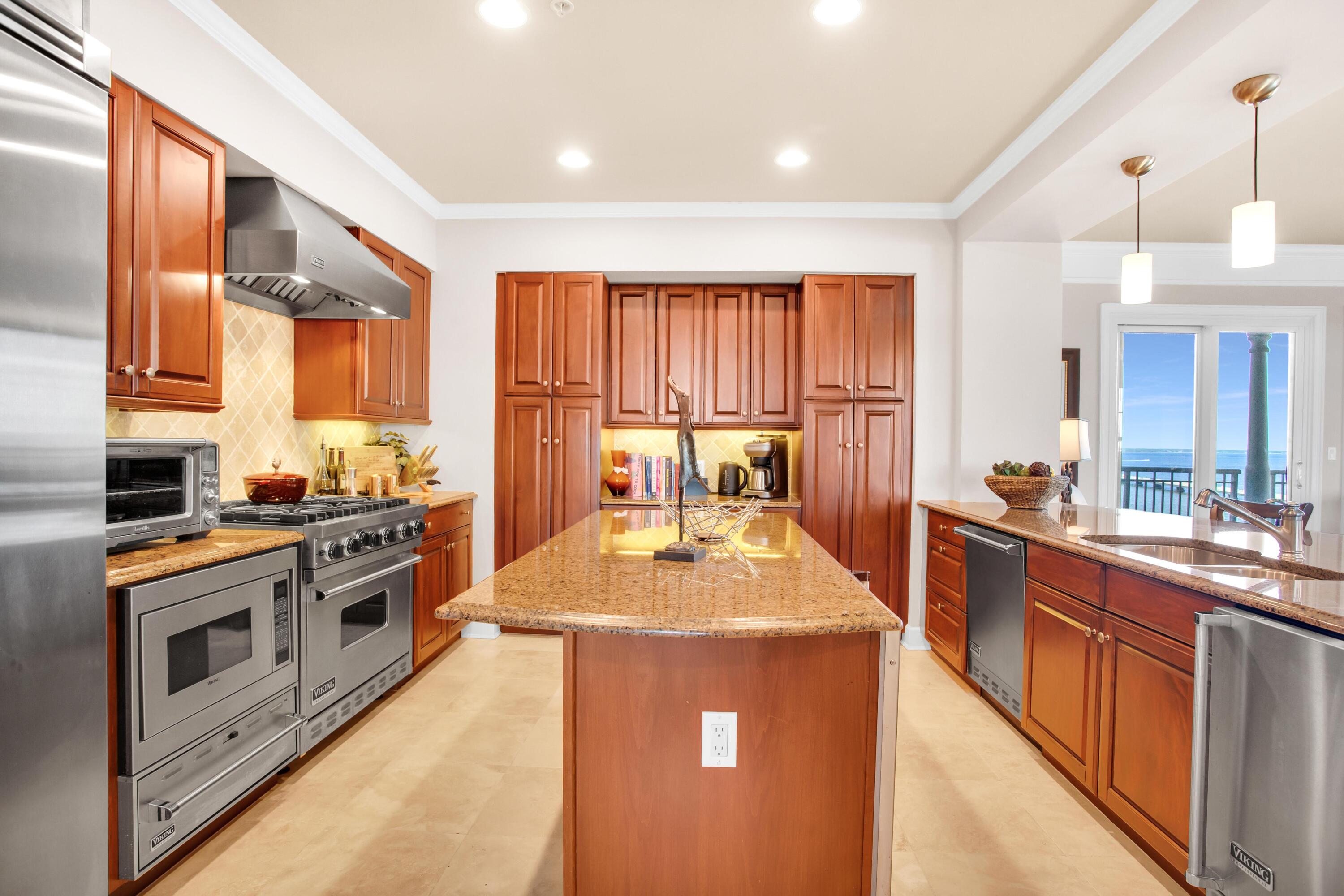 ONE WATER PLACE AT KELLY PLANTATION - Residential