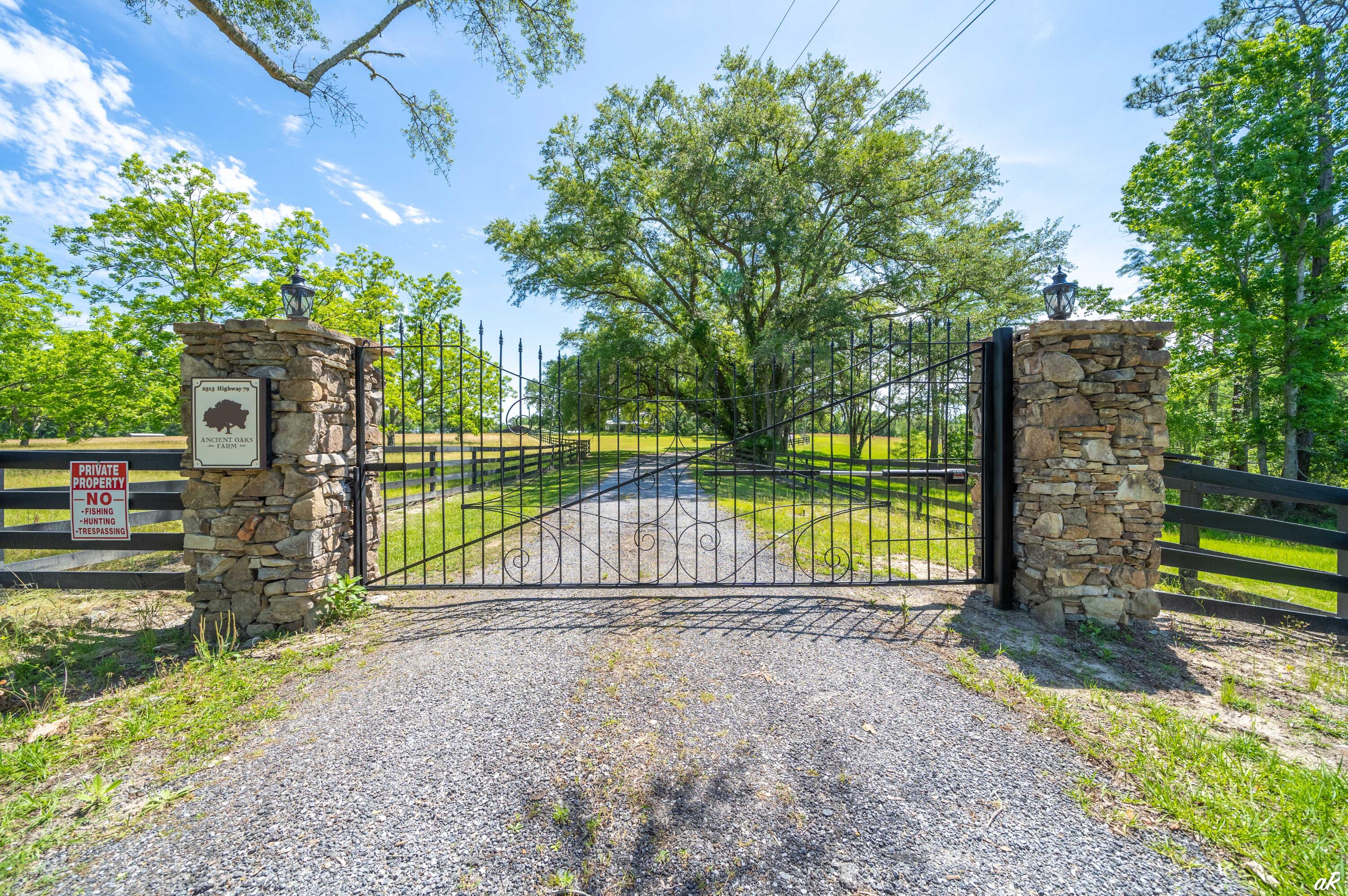 NO RECORDED SUBDIVISION - Residential
