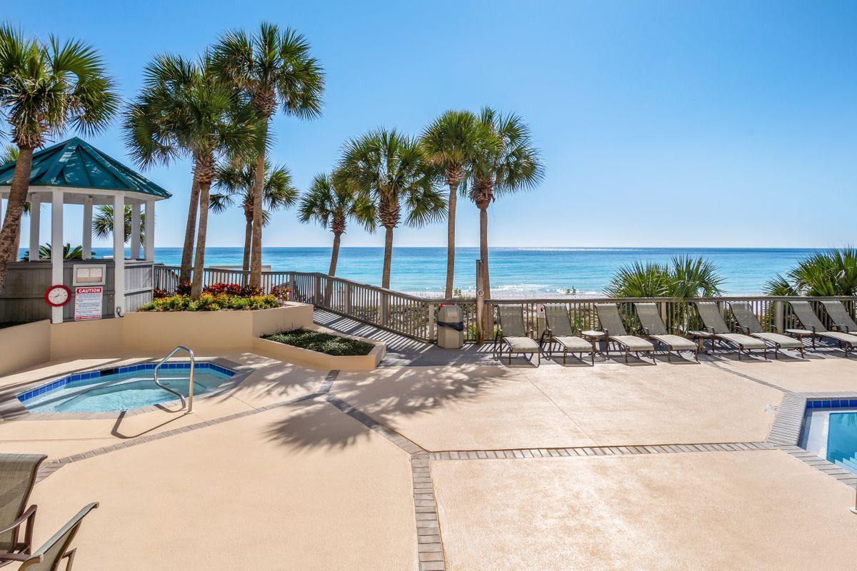 HIDDEN DUNES GRAND VILLAS - Residential