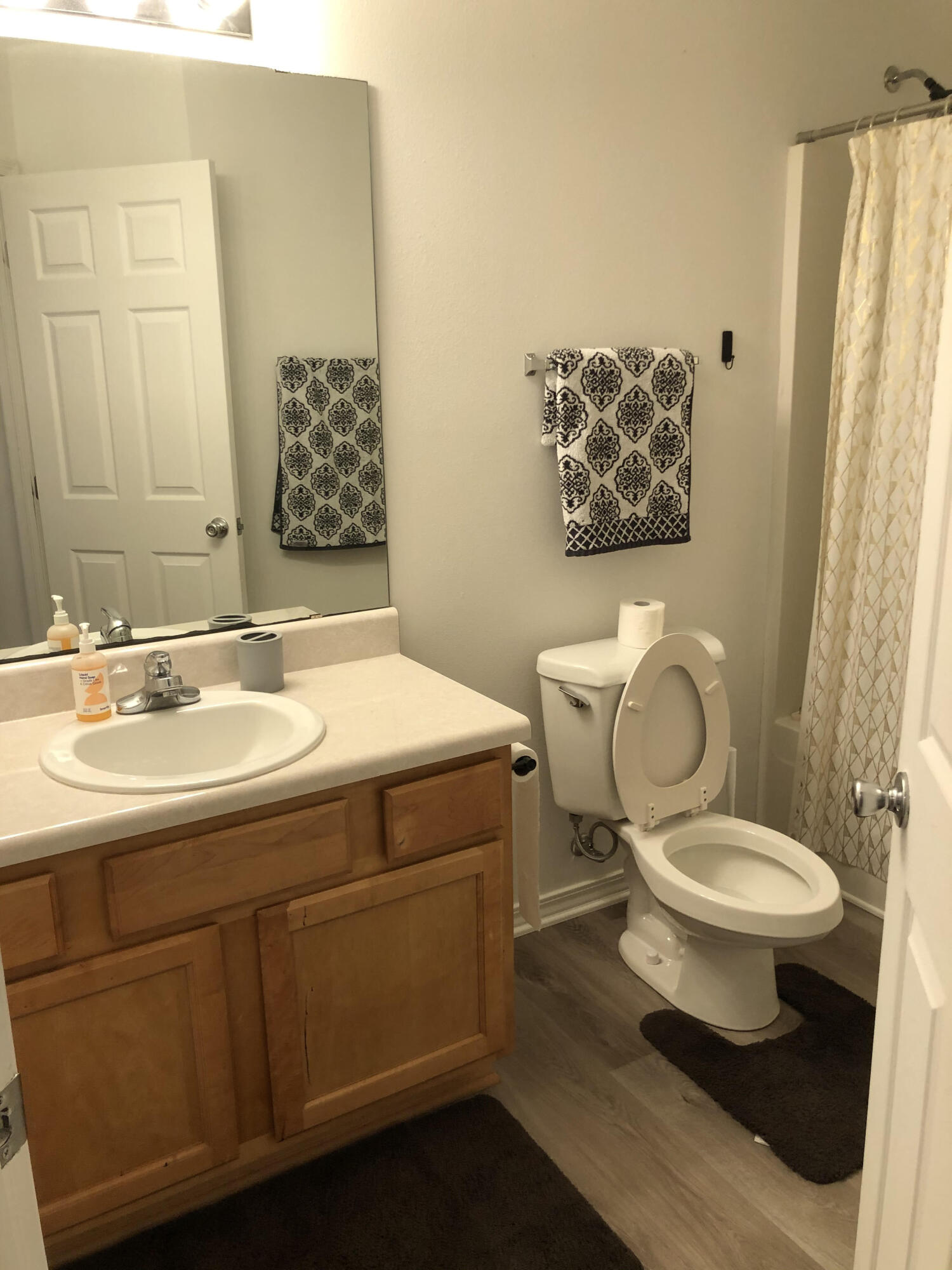 SANTA ROSA OAKS CONDOMINIUM - Residential Lease