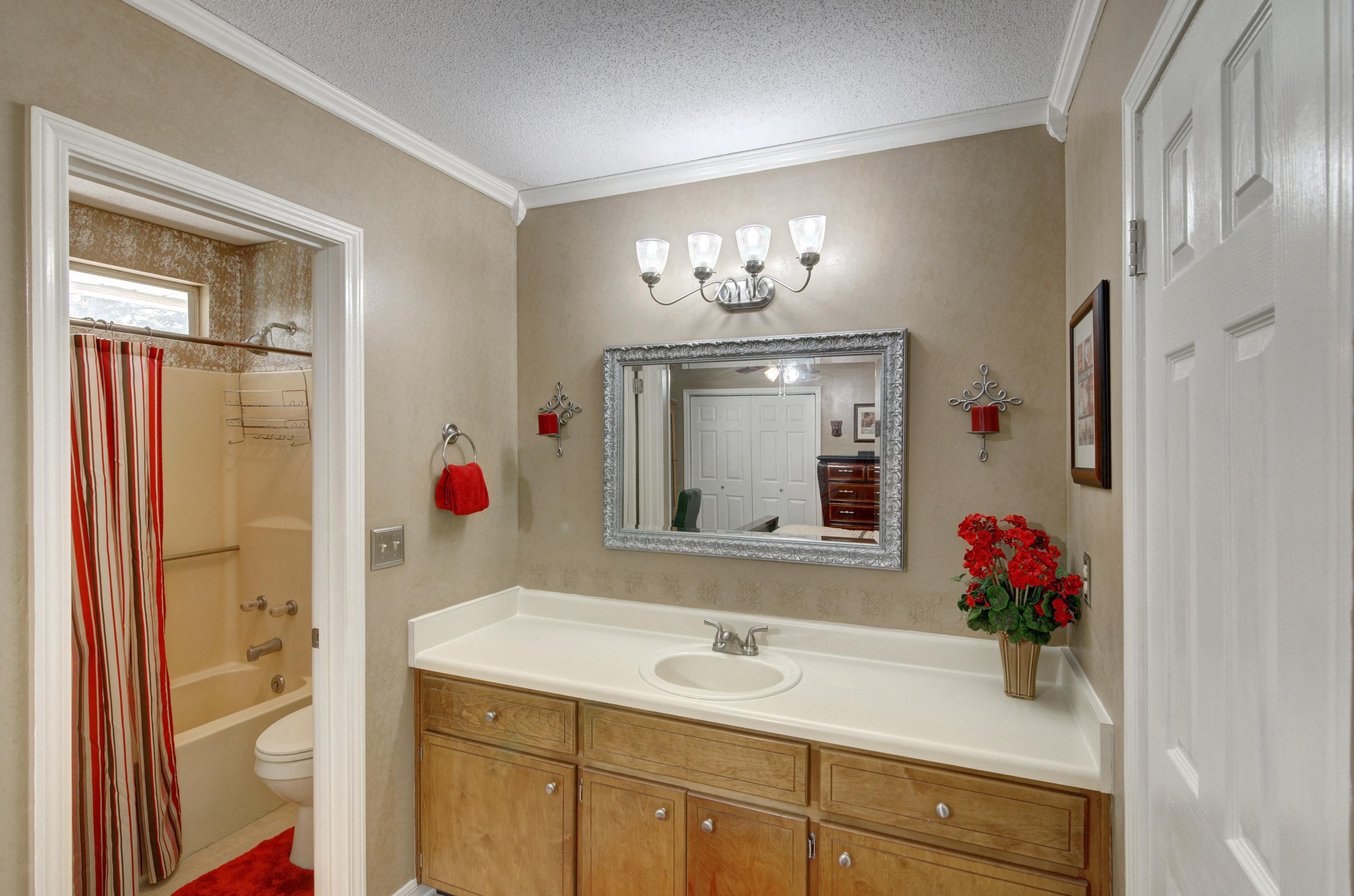 SADDLE CREEK - Residential