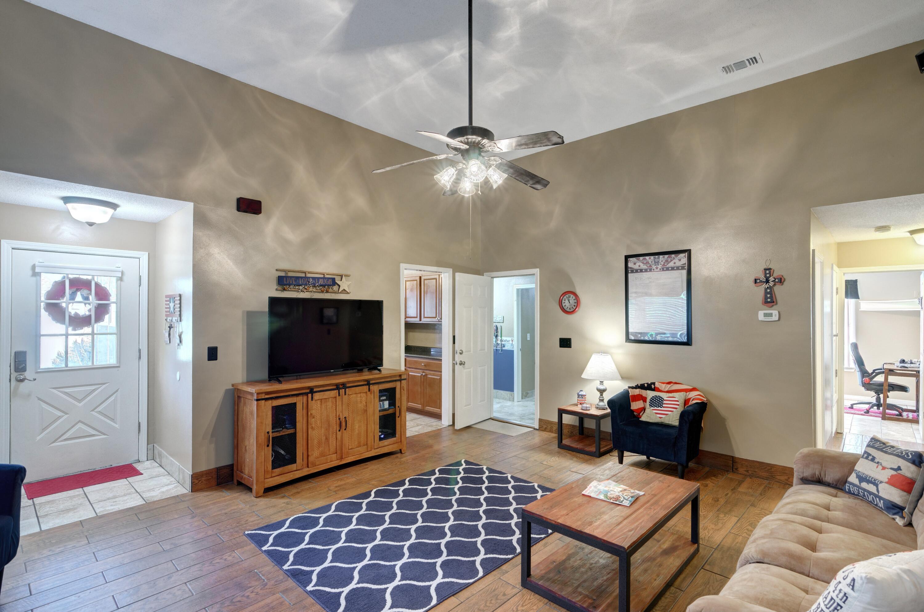 SADDLE CREEK - Residential