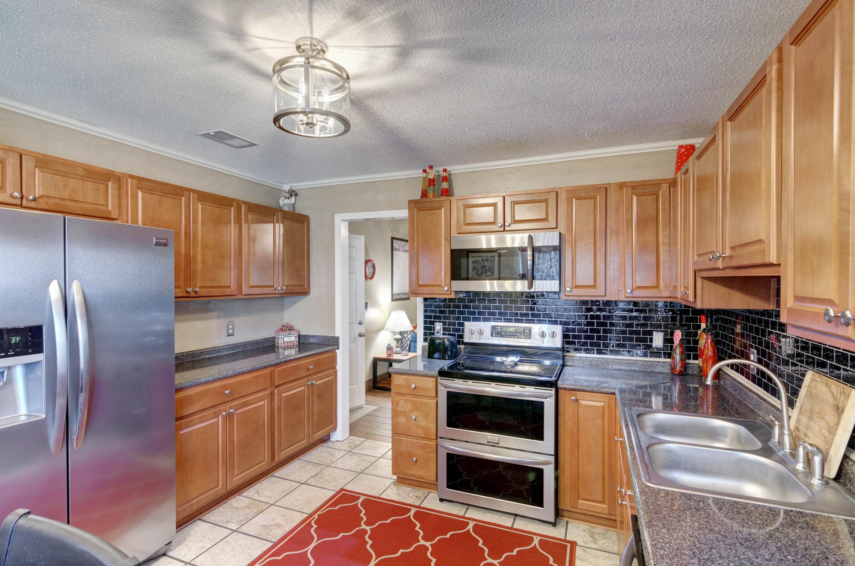 SADDLE CREEK - Residential