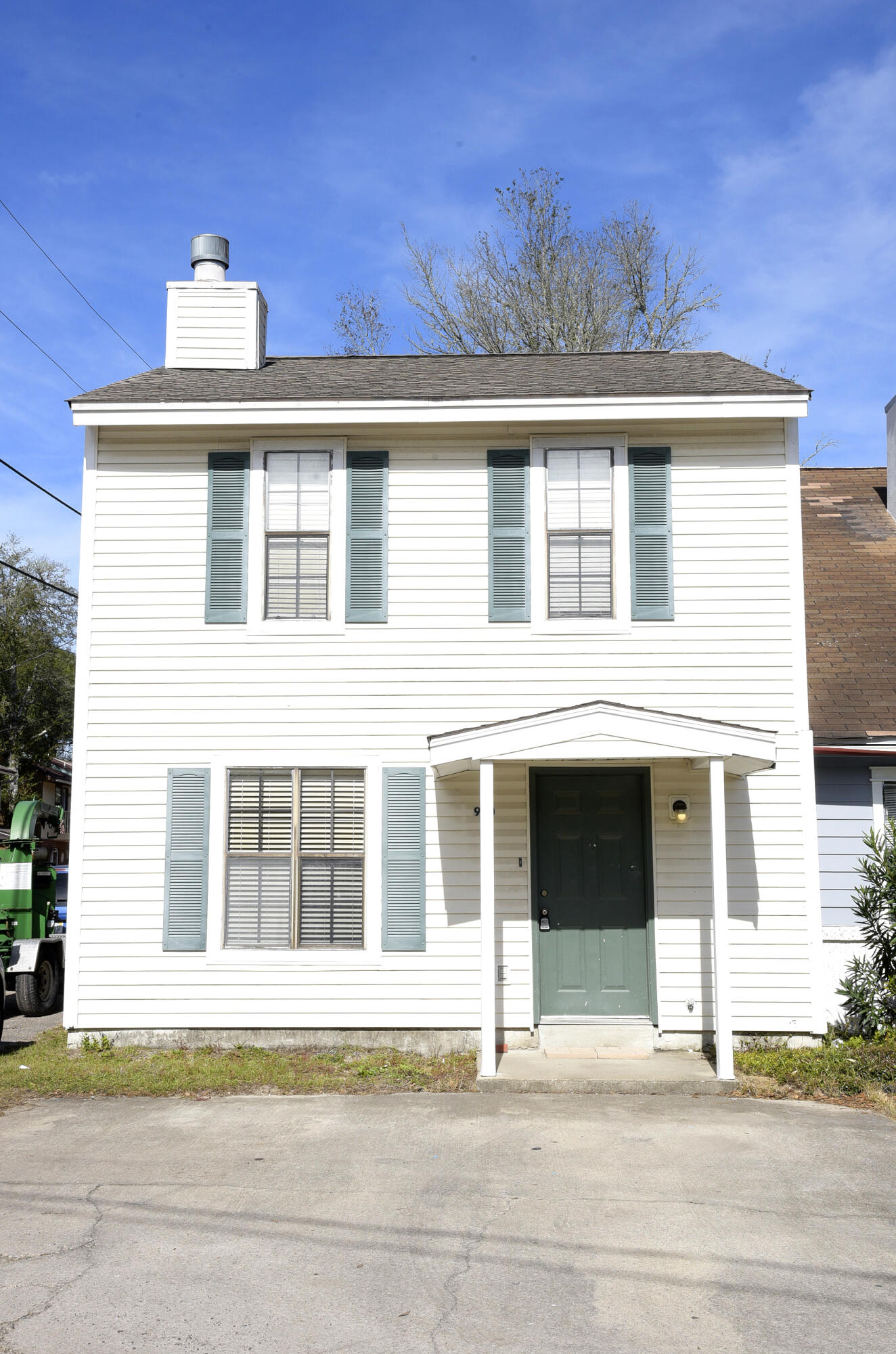 Great location convenient to Eglin AFB, Hurlburt Field and shopping. This 3/2 unit features stainless appliances (refrigerator & ice maker not warranted), wood burning fireplace & upstairs bedrooms. Sorry NO pets & NO Smoking allowed! Any person 18 years old or older must apply separately. Tenants required to carry renter's liability insurance while occupying the home.