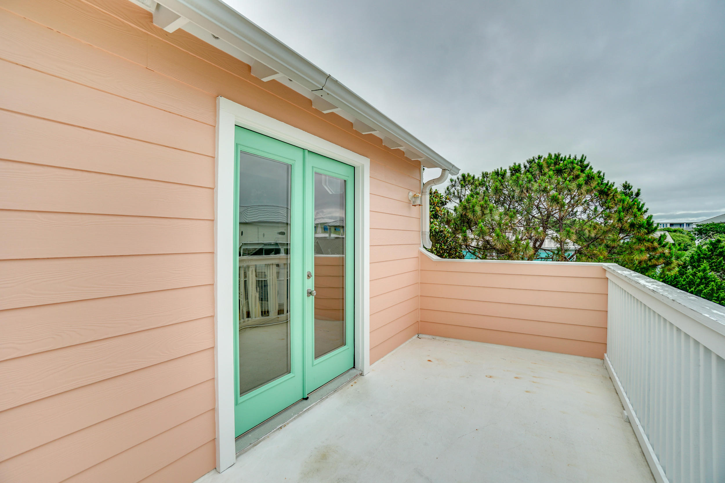 SUNRISE BEACH - Residential