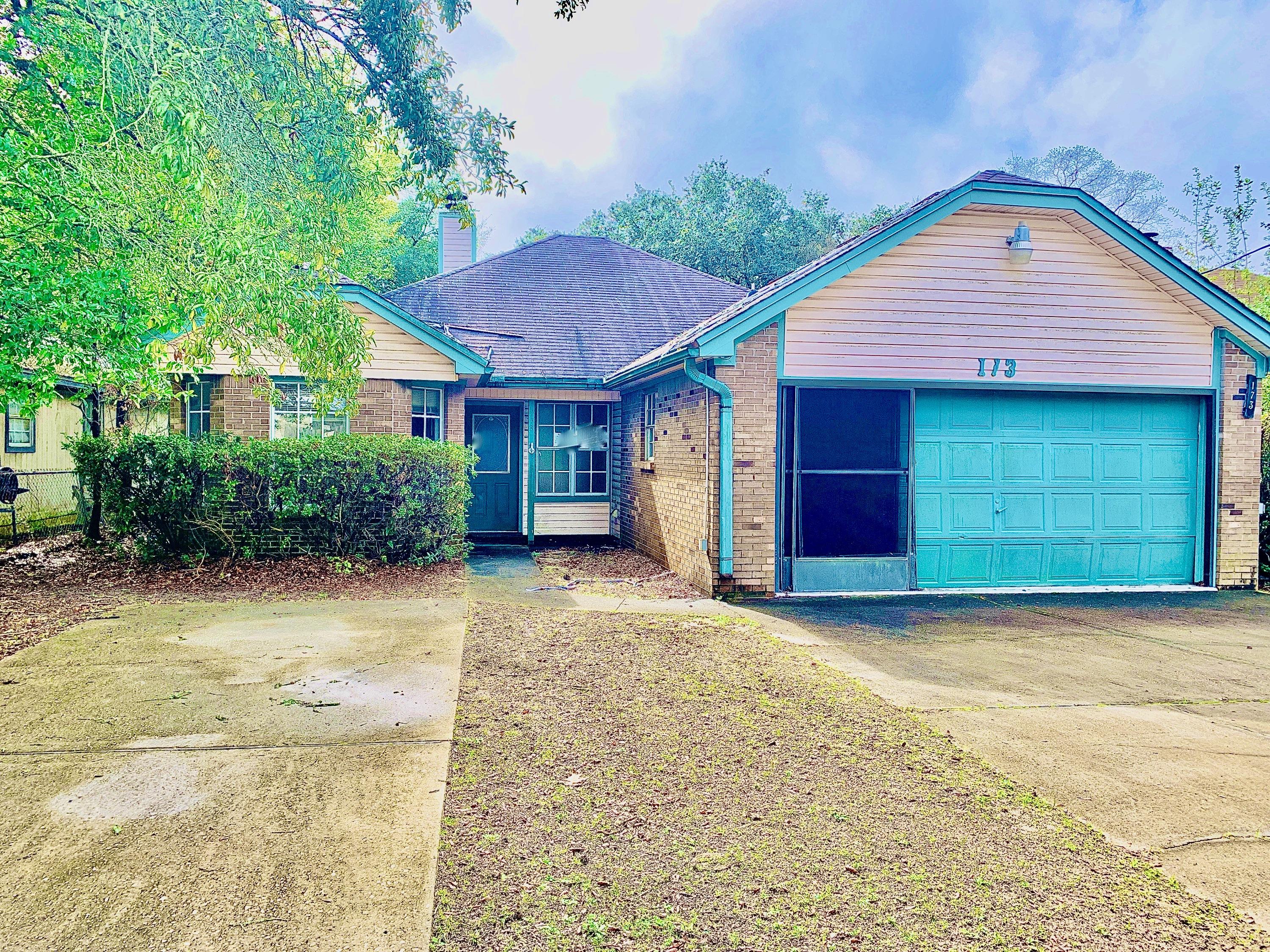 REO. 3 Bd/2 Bath home features are: open floor plan w/split bedrooms, breakfast bar, cozy corner fireplace, inground pool/screened Lanai & separate RV/Boat Pad! Conveniently located between Eglin AFB and Hurlburt Field!! Call for more information. Auction Event Begins on 01/25/2020 8:00 AM and Ends on 01/28/2020 at 1:35 PM.