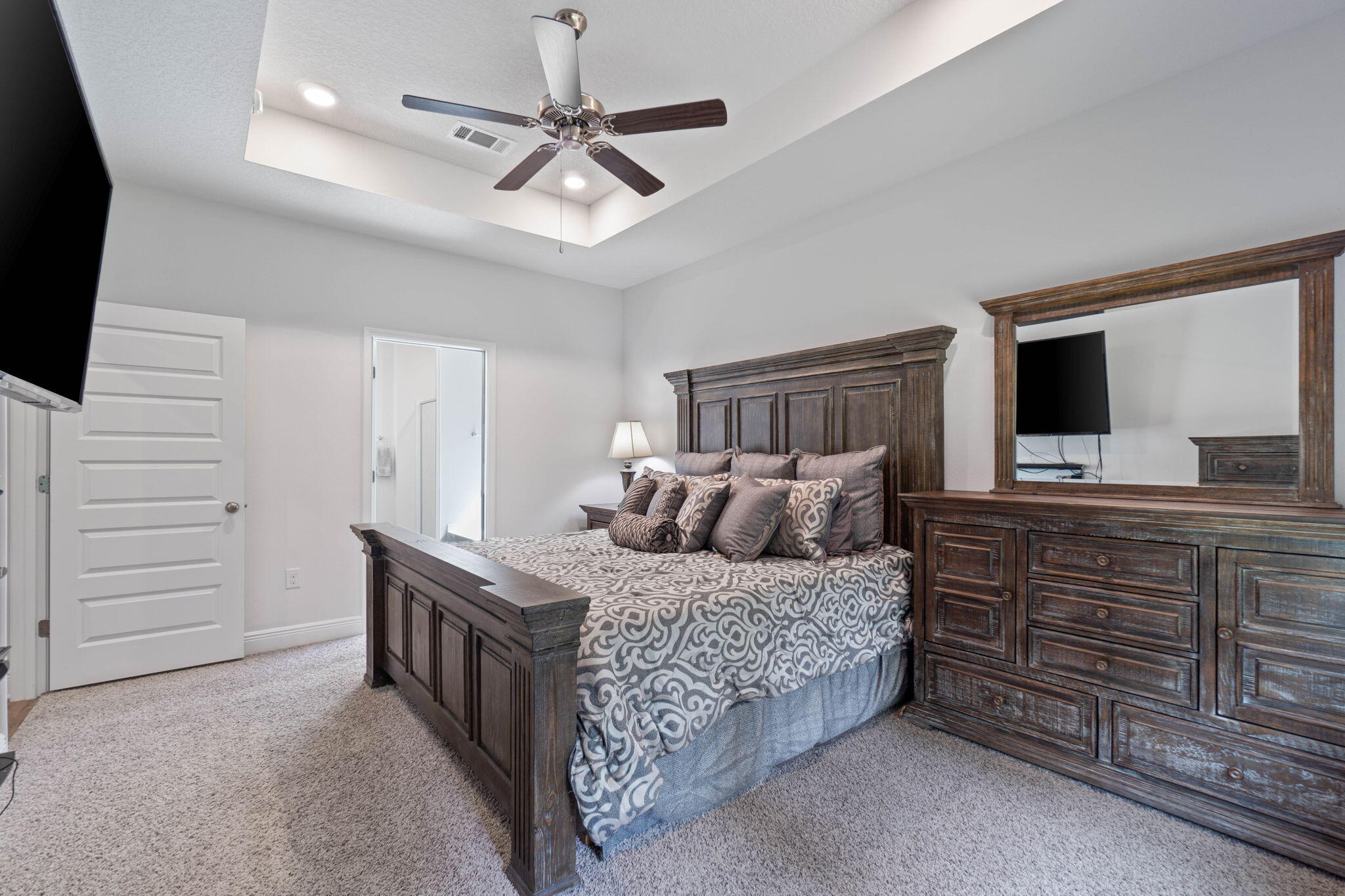 HERITAGE OAKS - Residential