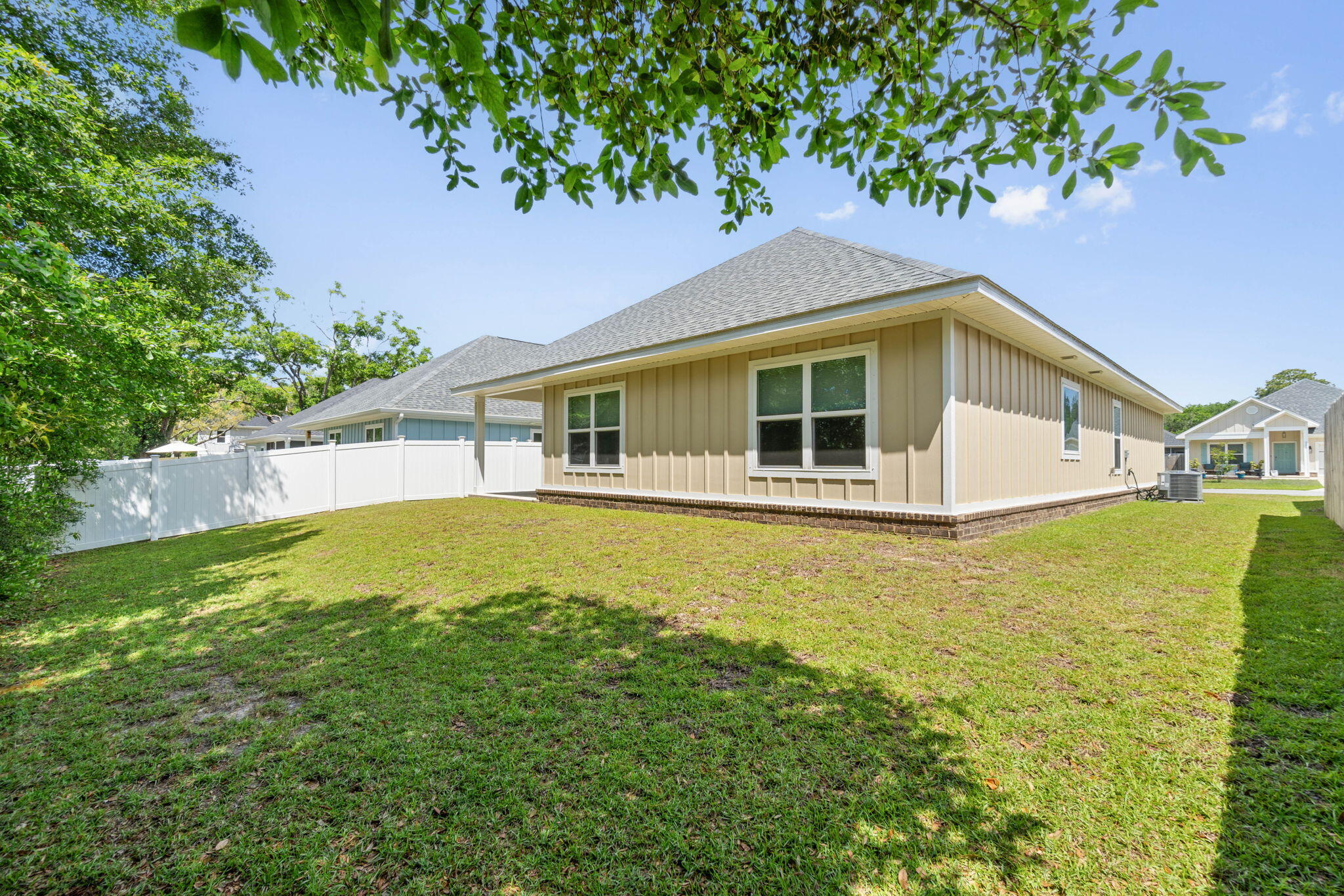 HERITAGE OAKS - Residential