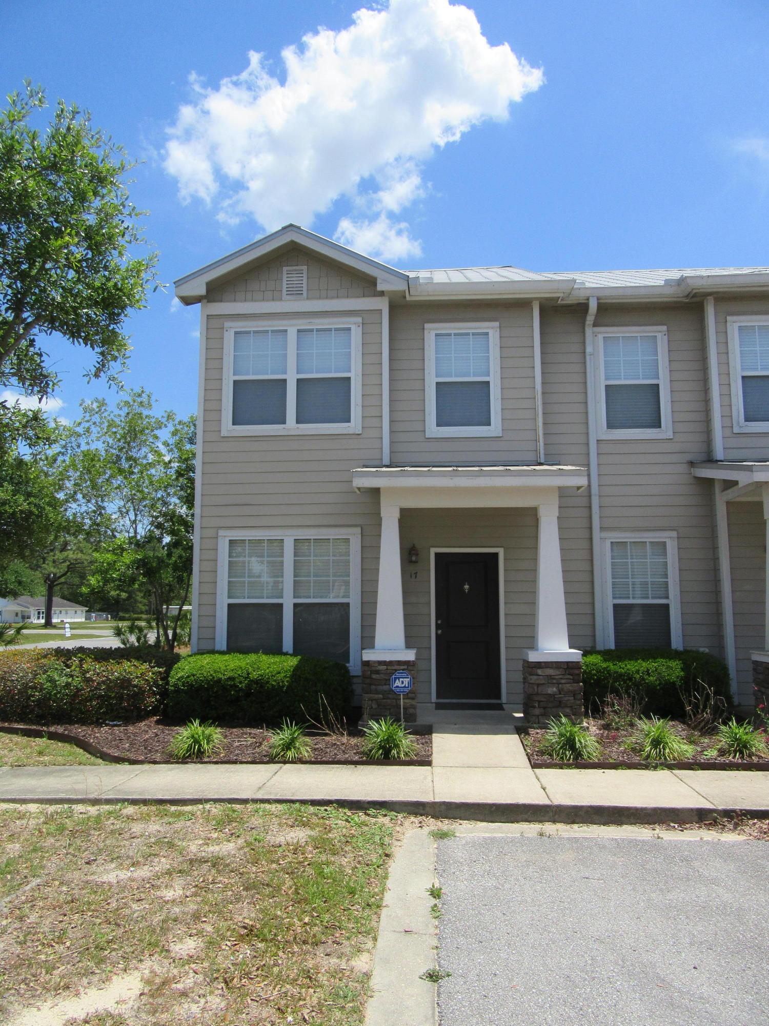 Available 6/3!!! Beautiful town home in Freeport, just a walk away from Freeport Elementary School. This 3 bedroom, 2.5 bathroom town home is in wonderful condition with wood floors and new appliances. Cool off this Summer in the pool included with this community! No smoking. Pets are not allowed.