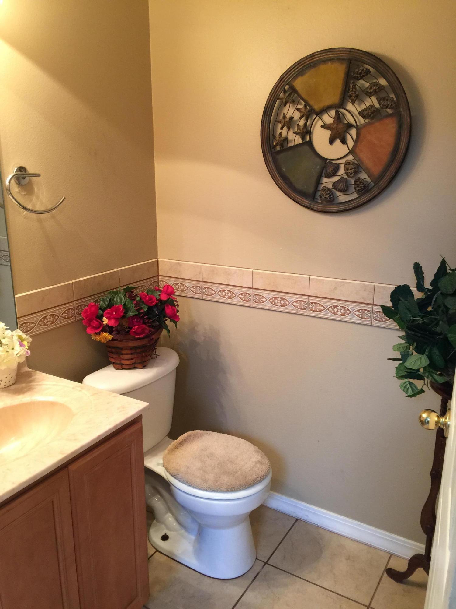 TWIN LAKES ESTATES - Residential Lease