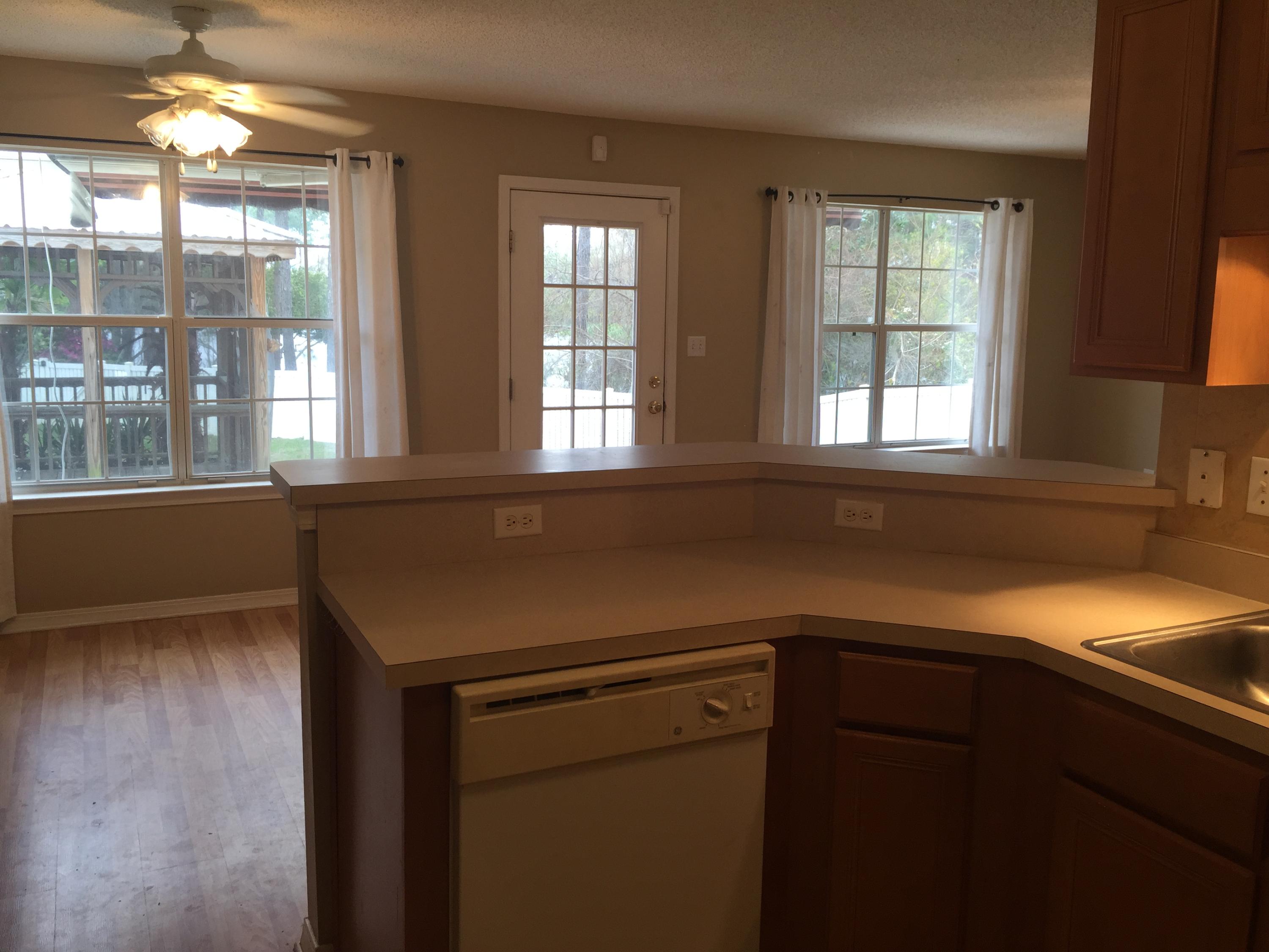 TWIN LAKES ESTATES - Residential Lease