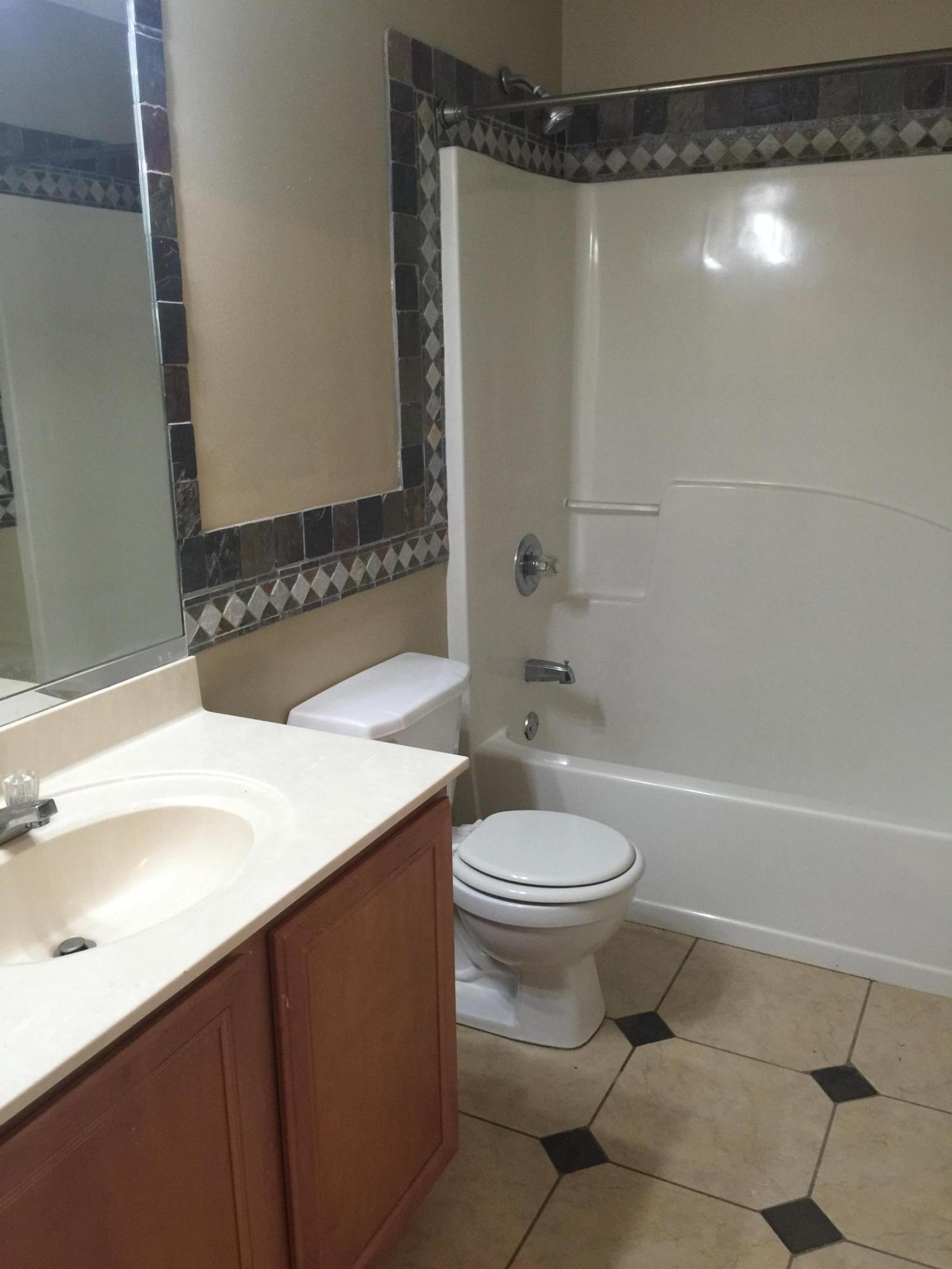 TWIN LAKES ESTATES - Residential Lease