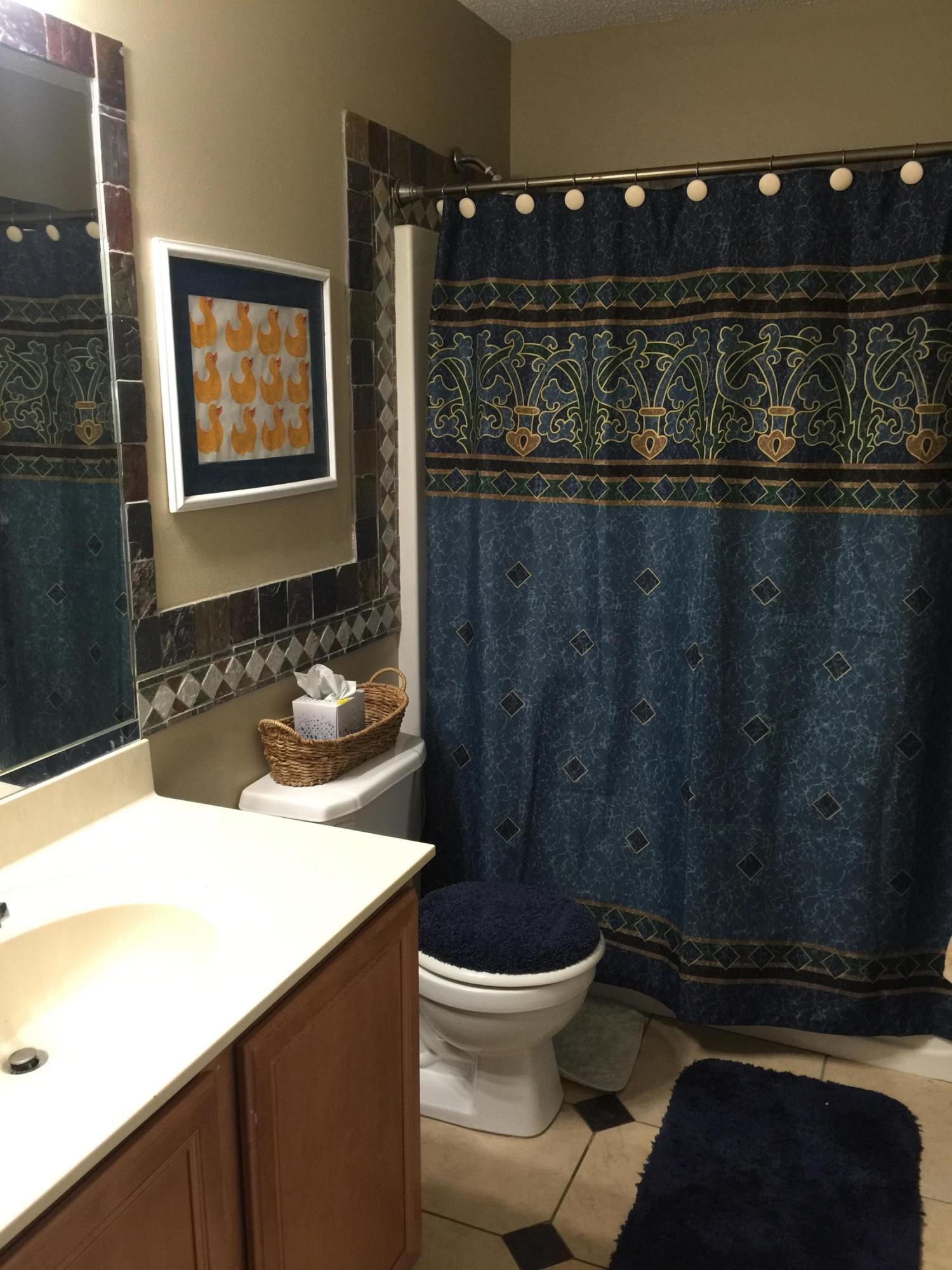 TWIN LAKES ESTATES - Residential Lease
