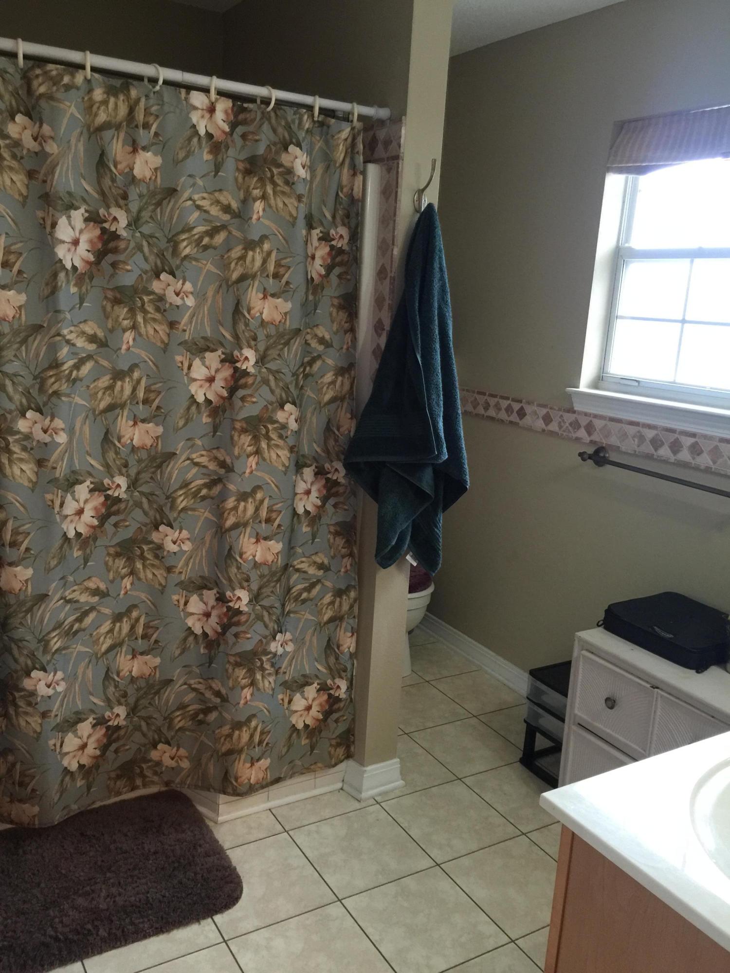 TWIN LAKES ESTATES - Residential Lease