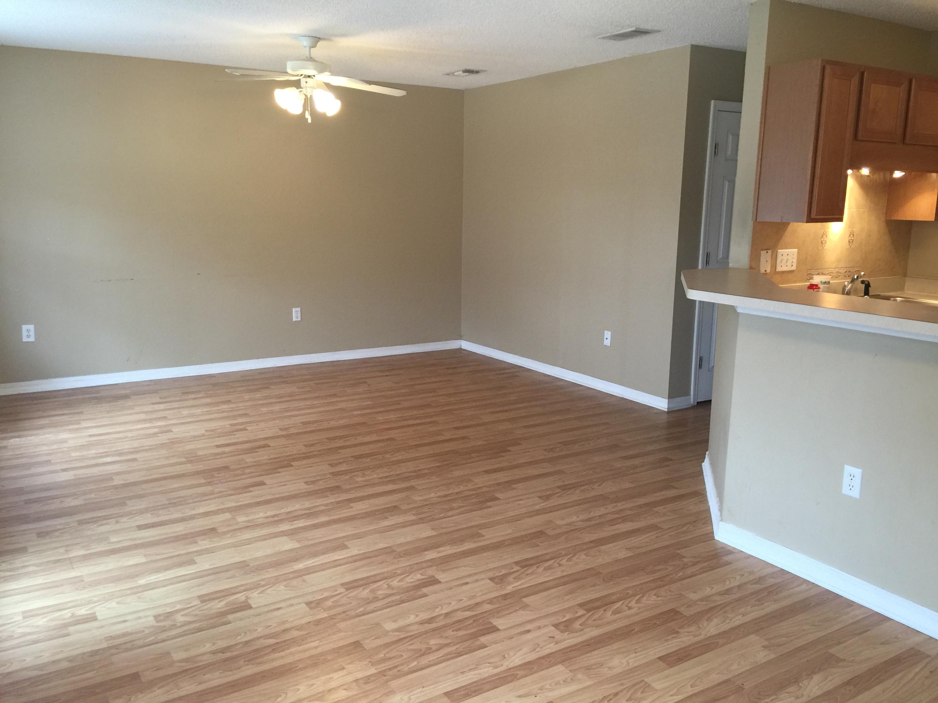 TWIN LAKES ESTATES - Residential Lease
