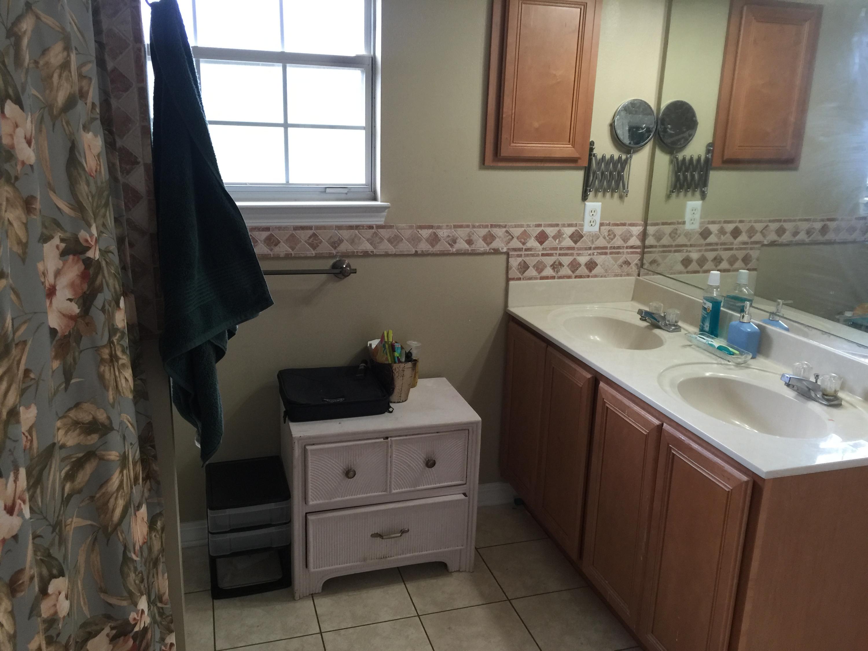 TWIN LAKES ESTATES - Residential Lease