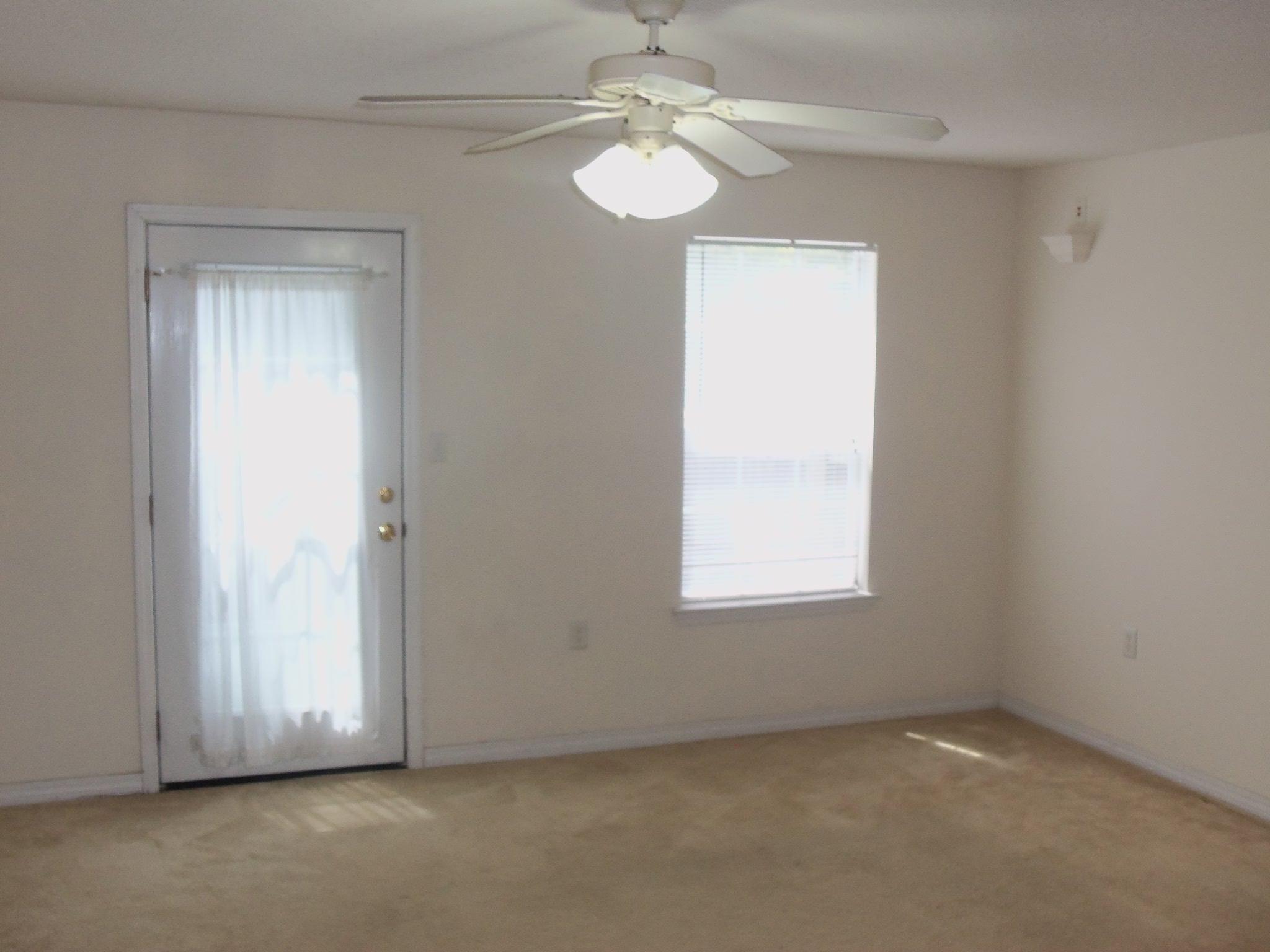OAK PARK TOWNHOMES - Residential Lease