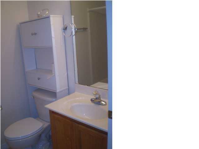 OAK PARK TOWNHOMES - Residential Lease