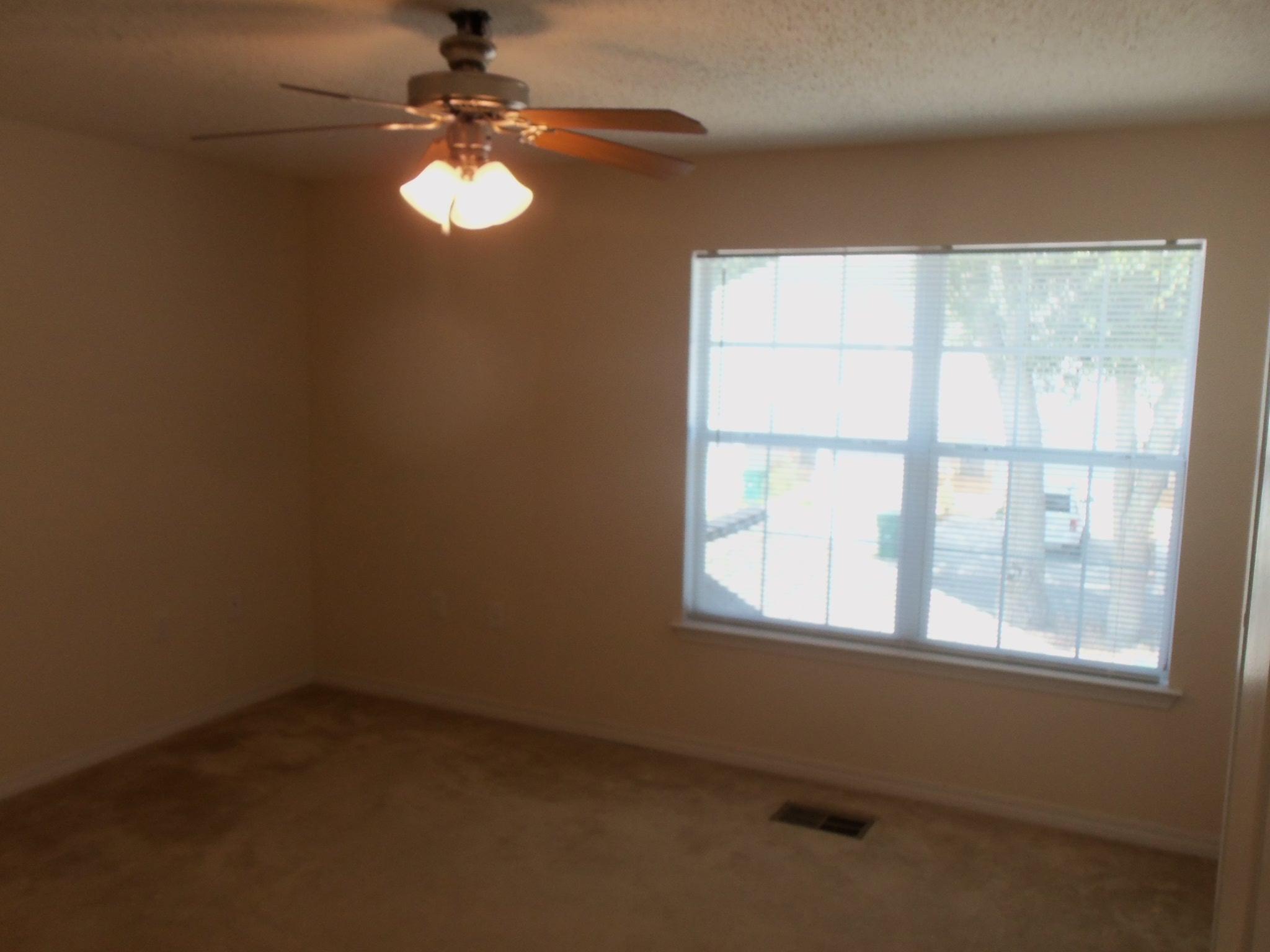OAK PARK TOWNHOMES - Residential Lease