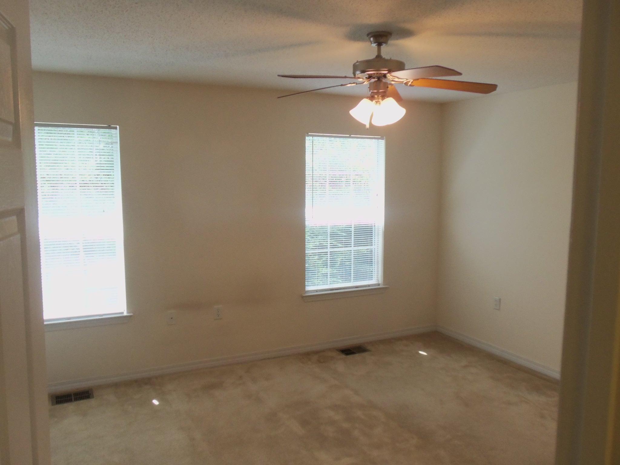 OAK PARK TOWNHOMES - Residential Lease