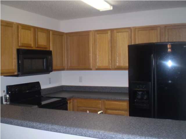 OAK PARK TOWNHOMES - Residential Lease