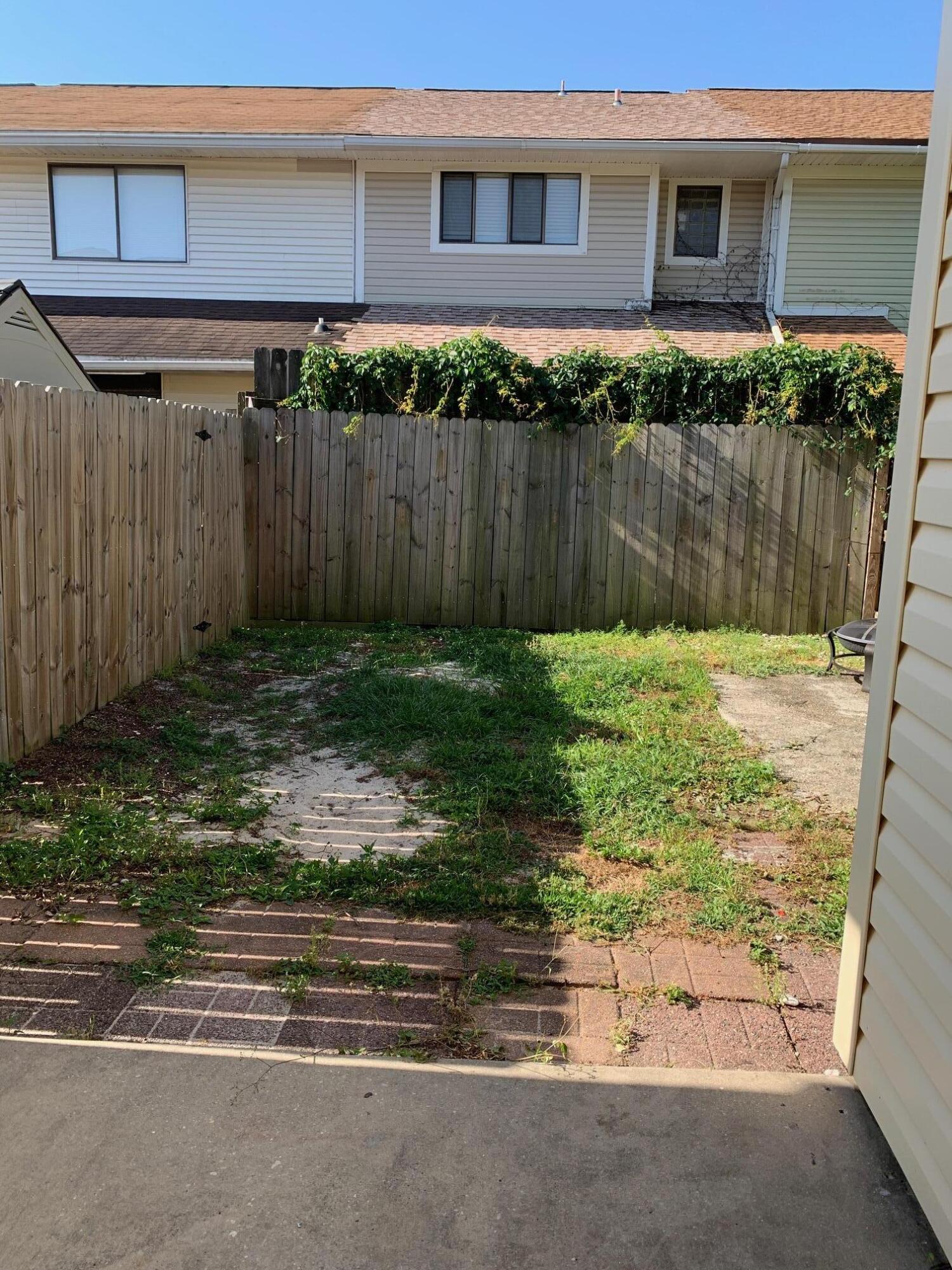 FOREST VIEW T/H - Residential Lease